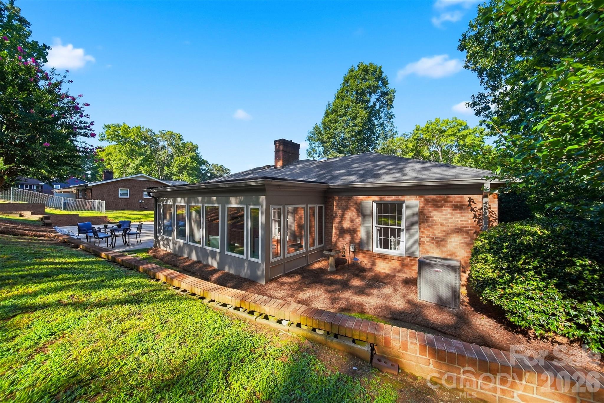 1240 10th Street Lane NW — Hickory
