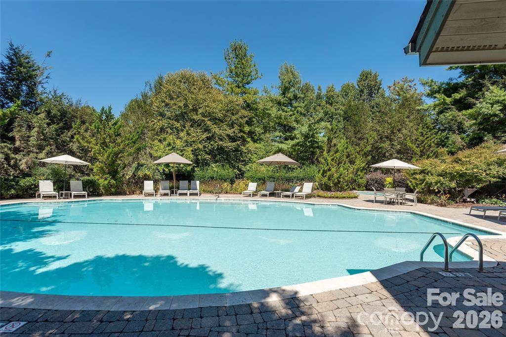 160 Chattooga Run — Hendersonville