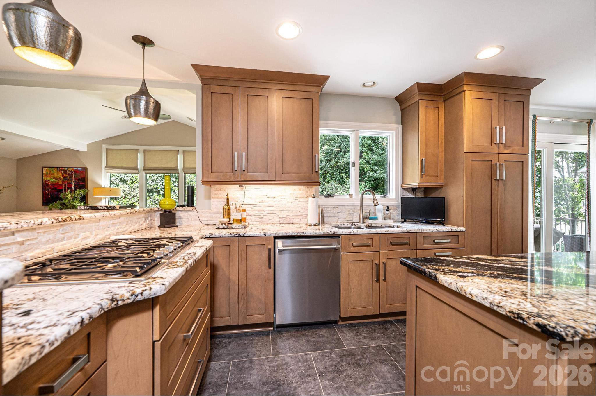 2028 10th Street Boulevard NW — Hickory