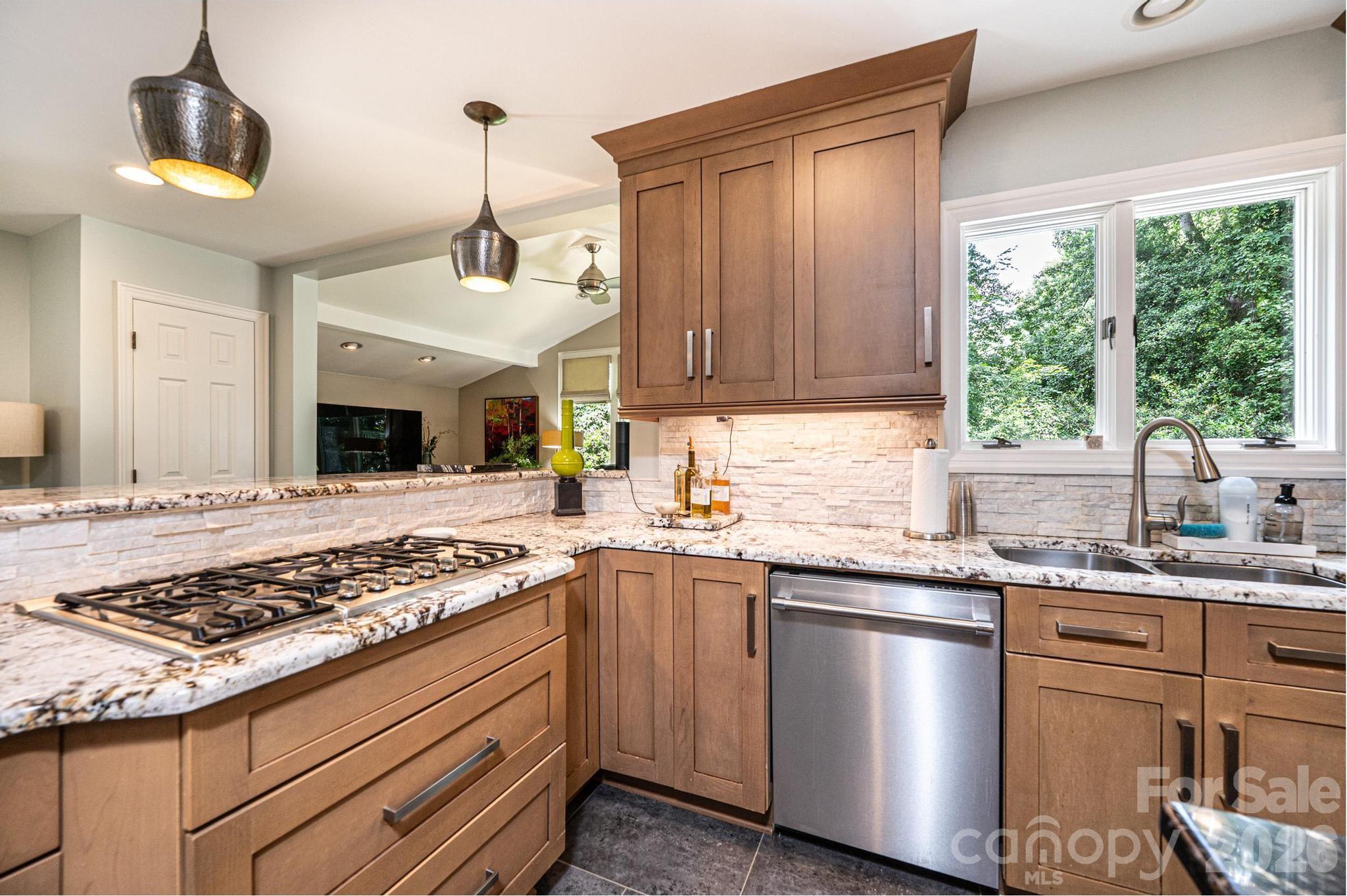2028 10th Street Boulevard NW — Hickory