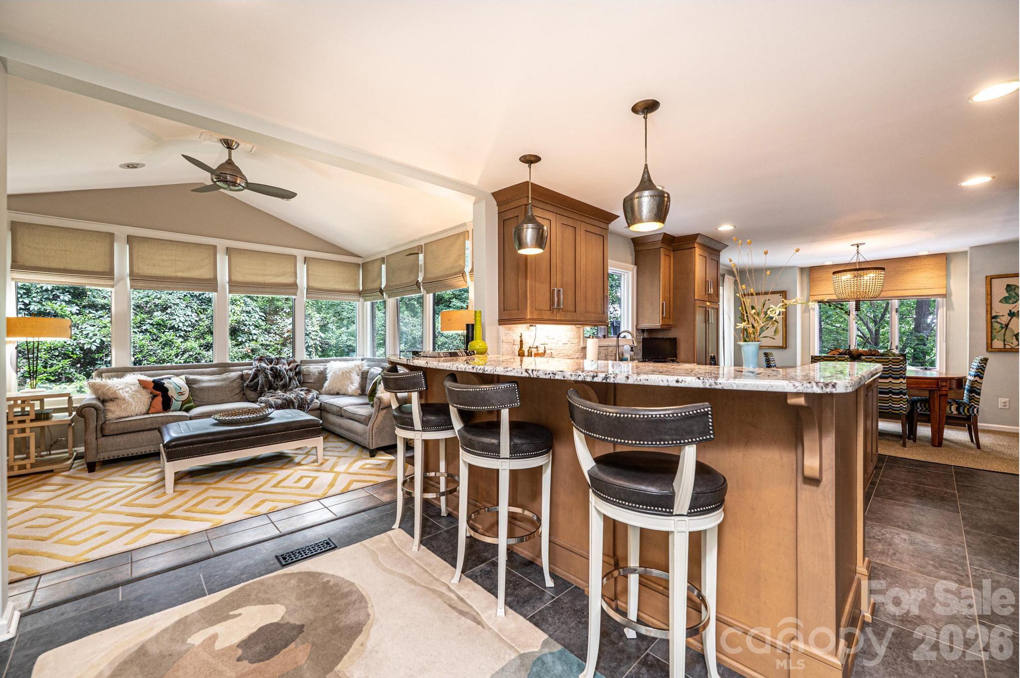 2028 10th Street Boulevard NW — Hickory