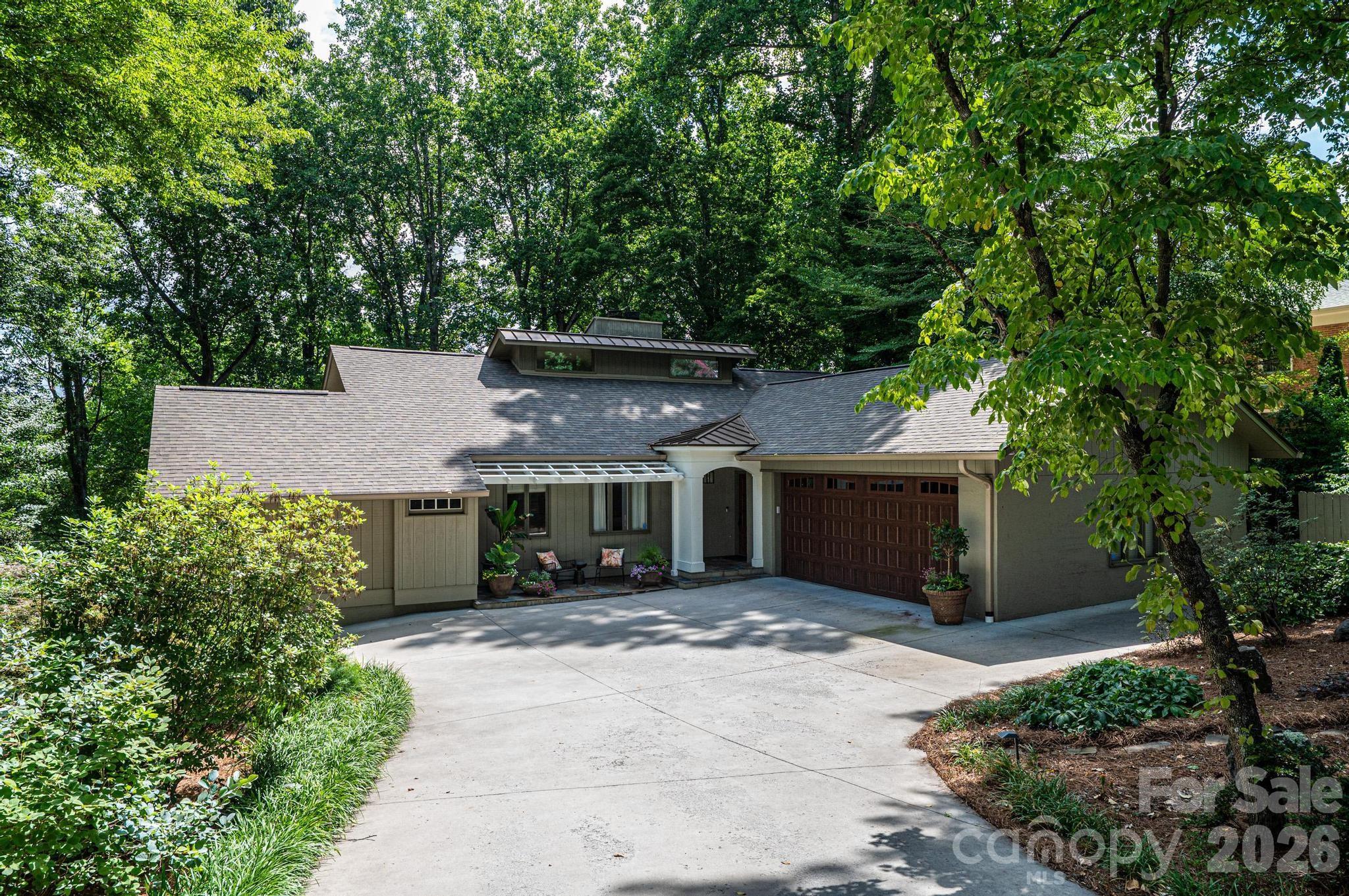 2028 10th Street Boulevard NW — Hickory