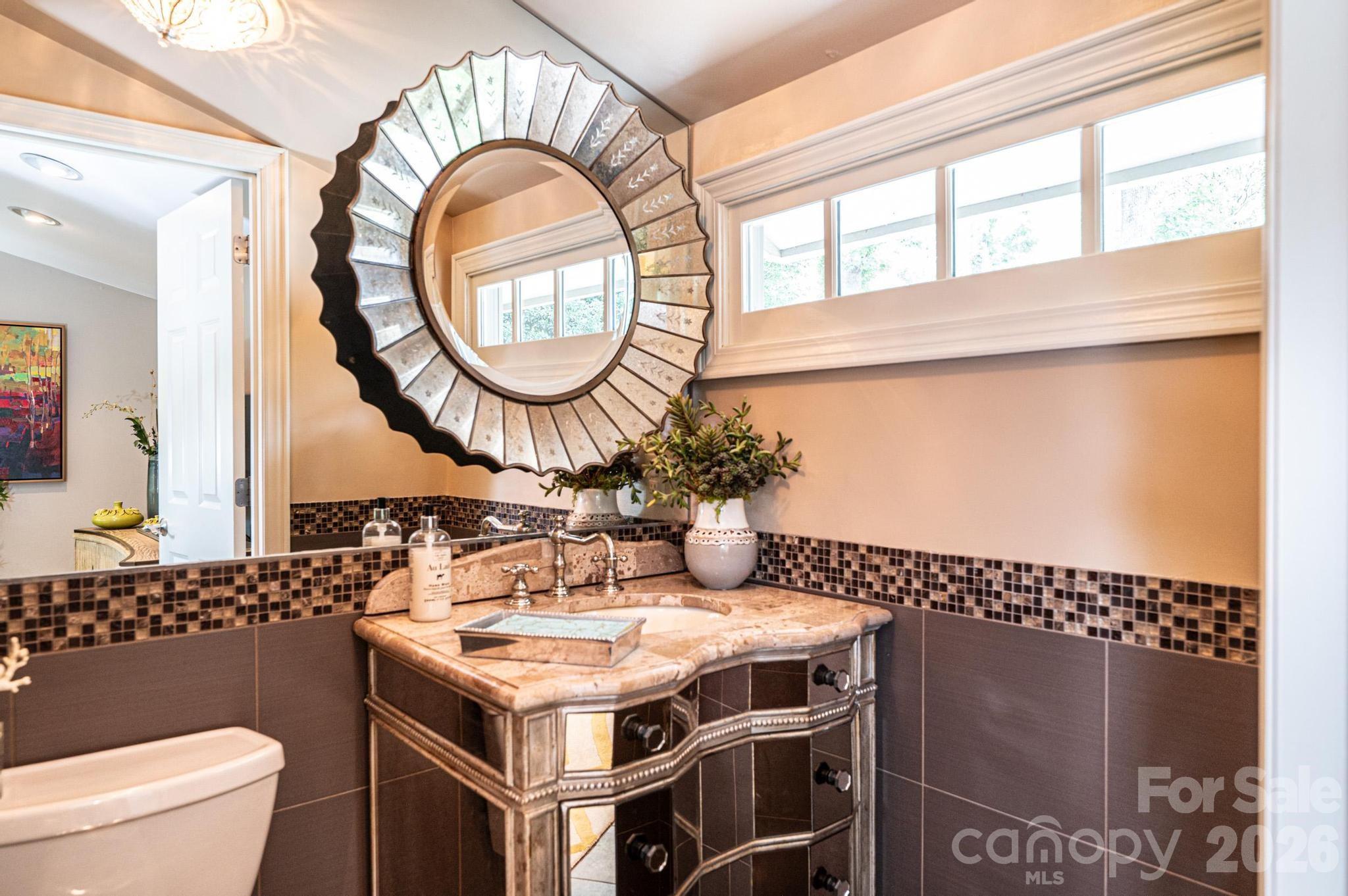 2028 10th Street Boulevard NW — Hickory