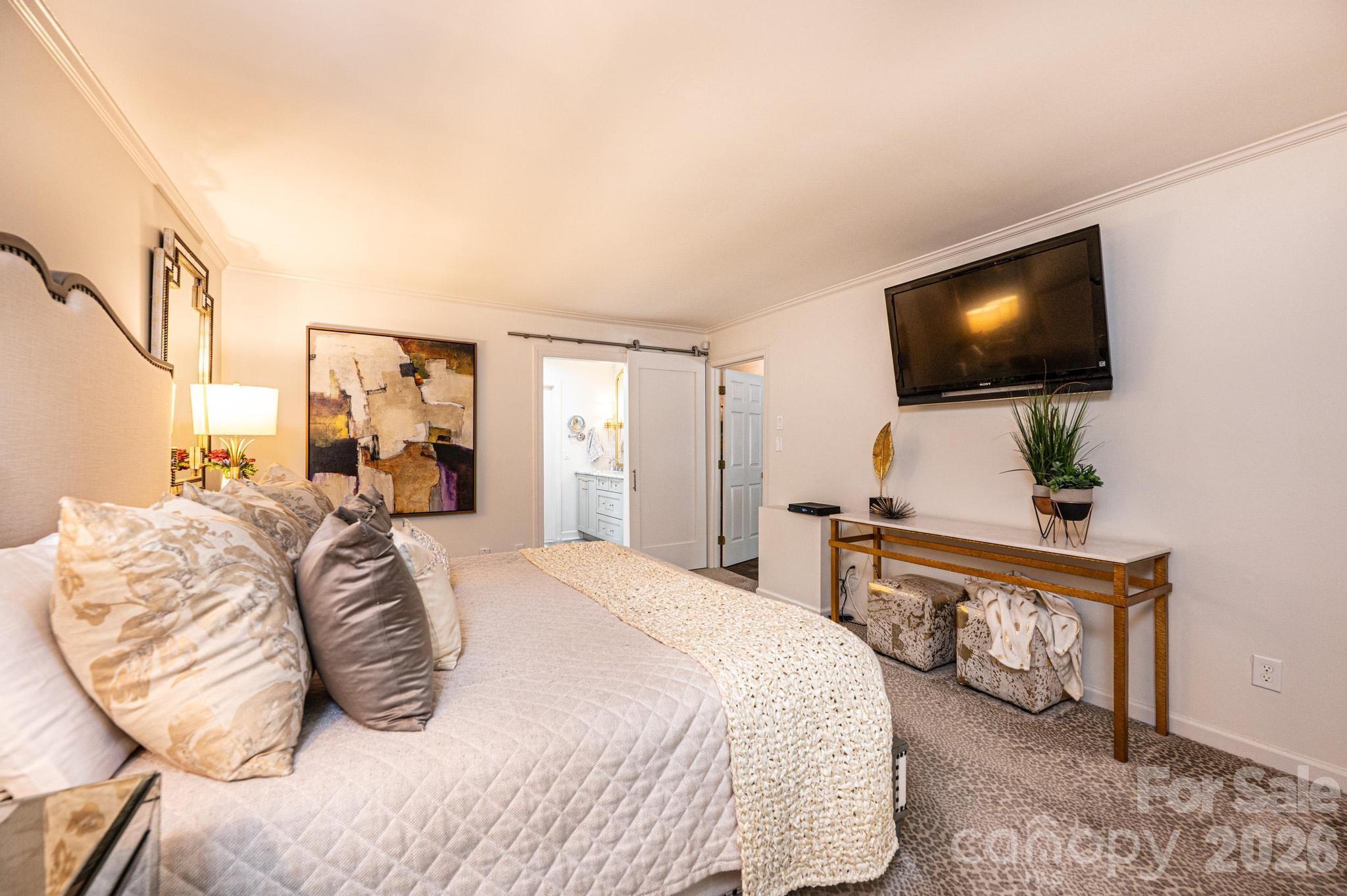 2028 10th Street Boulevard NW — Hickory