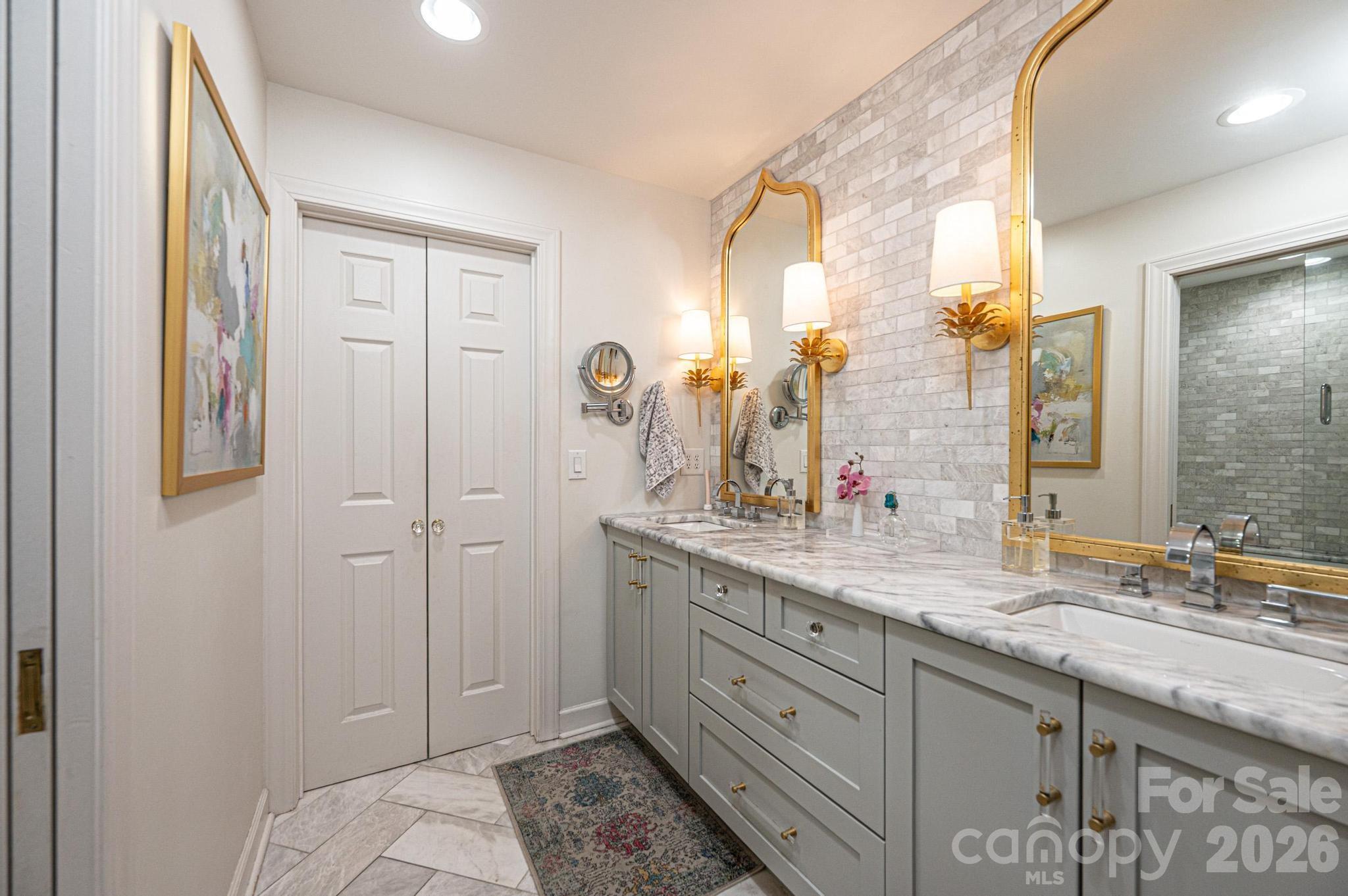 2028 10th Street Boulevard NW — Hickory