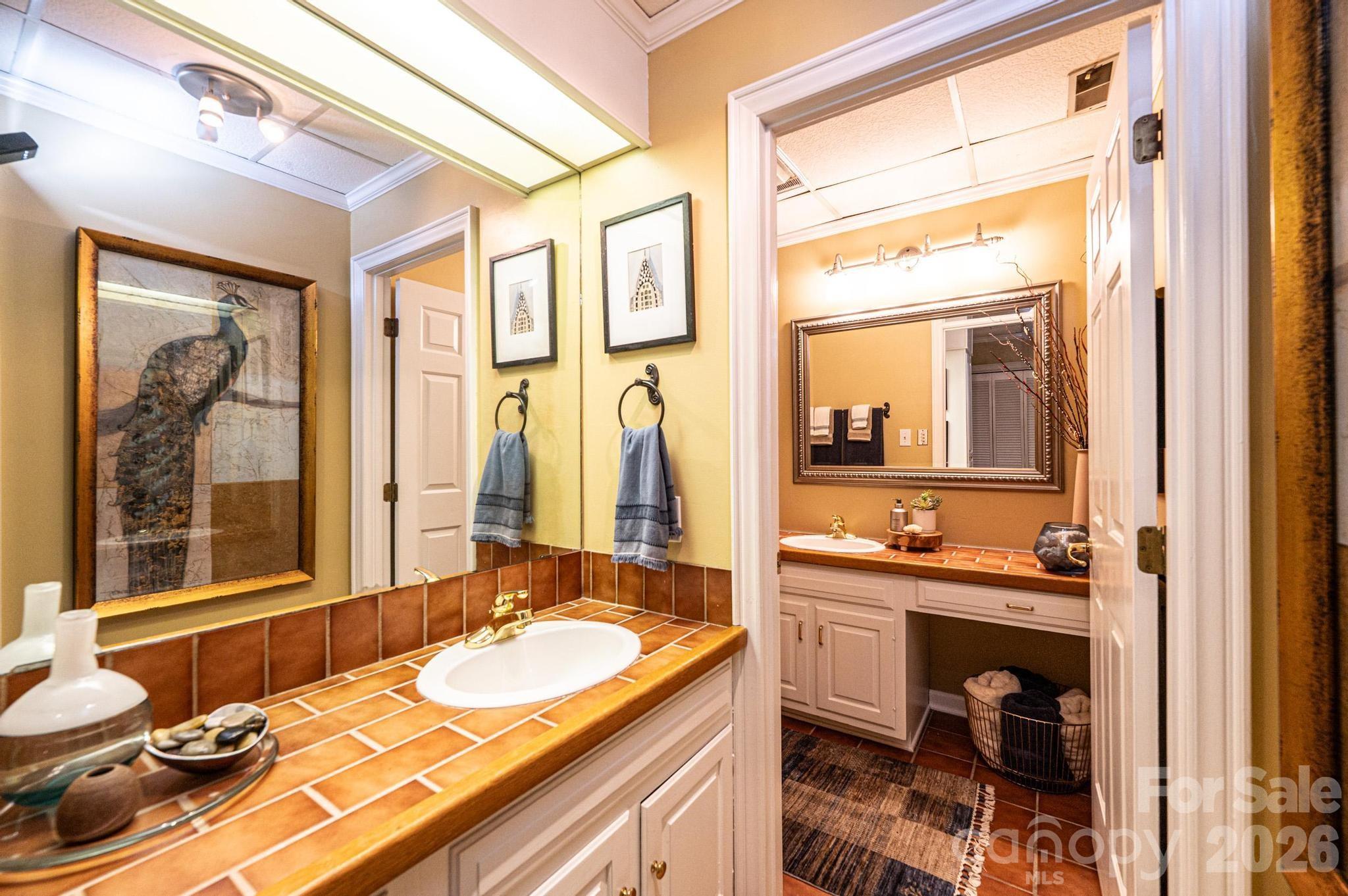 2028 10th Street Boulevard NW — Hickory