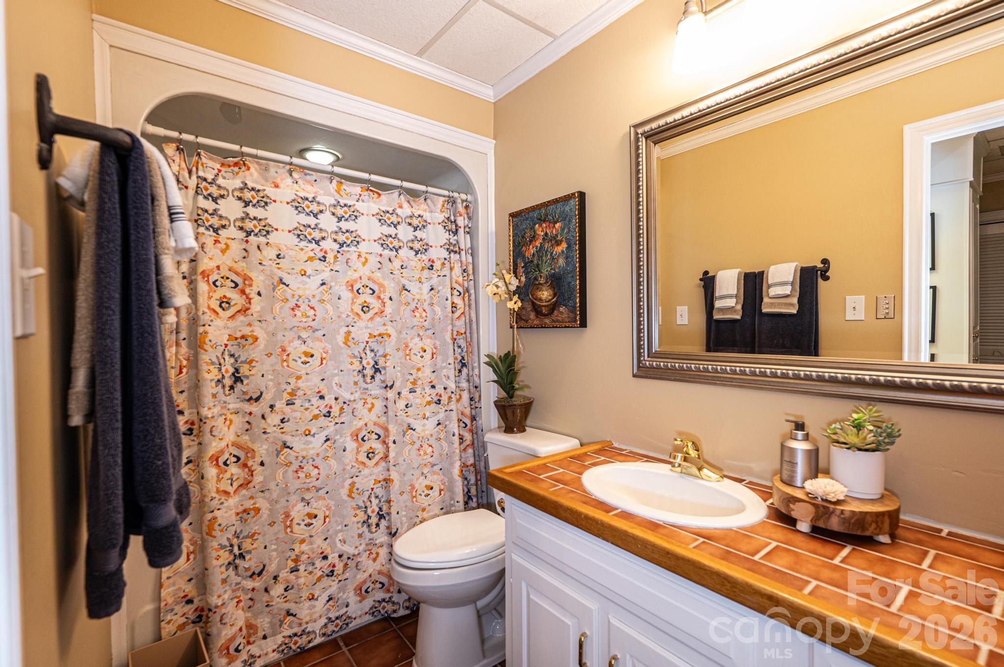 2028 10th Street Boulevard NW — Hickory