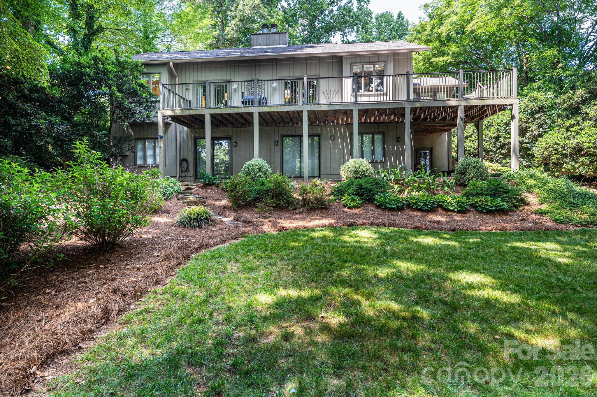 2028 10th Street Boulevard NW — Hickory