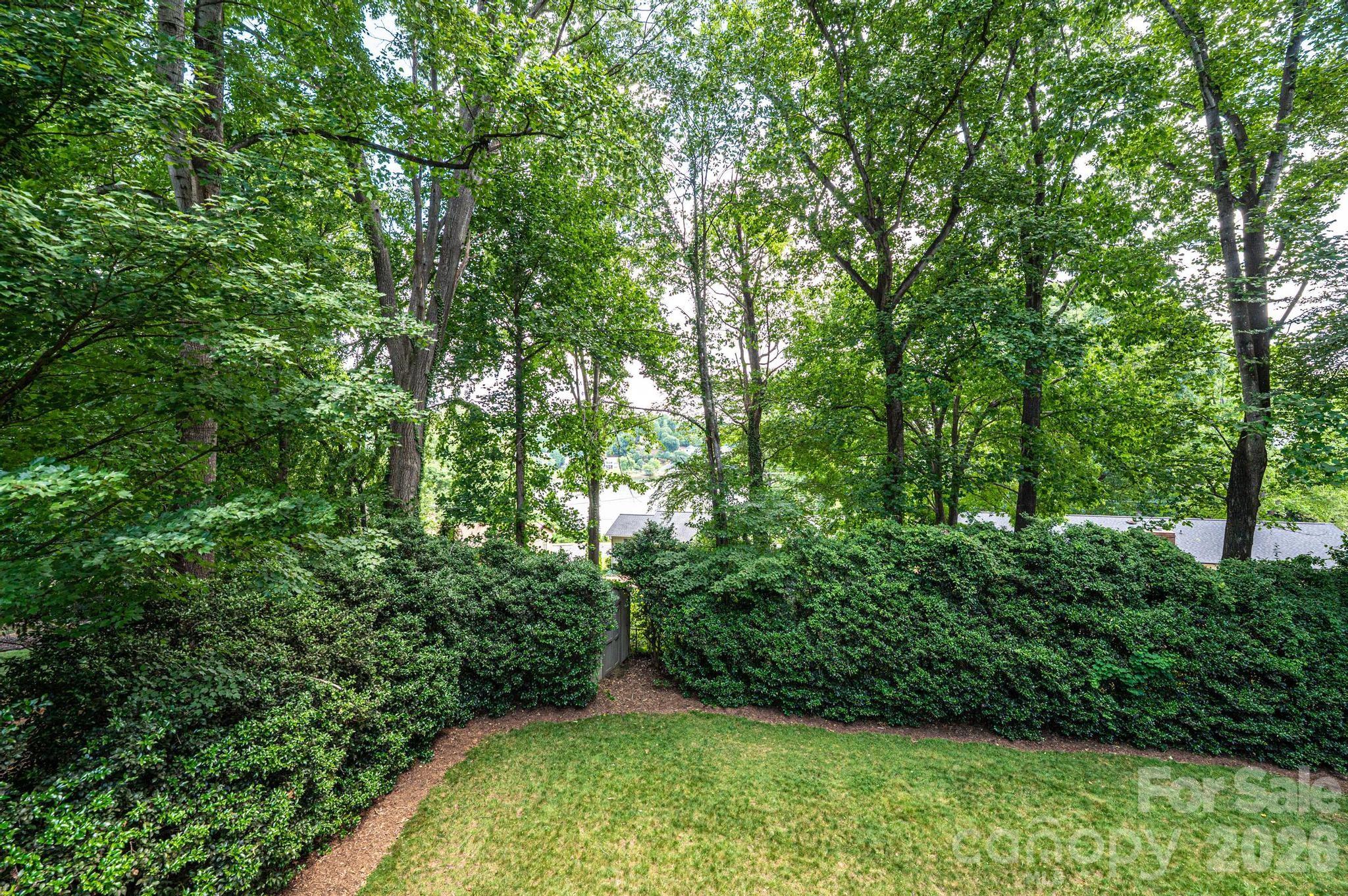 2028 10th Street Boulevard NW — Hickory