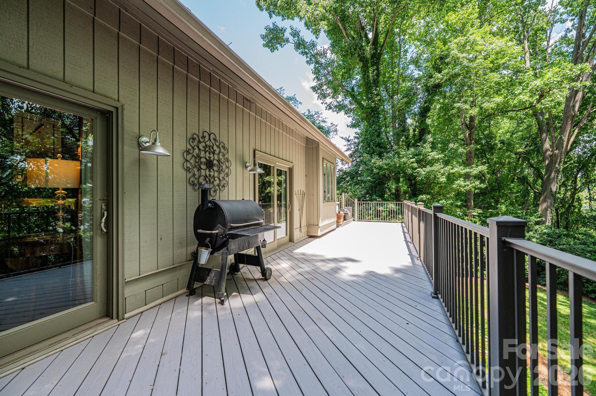2028 10th Street Boulevard NW — Hickory