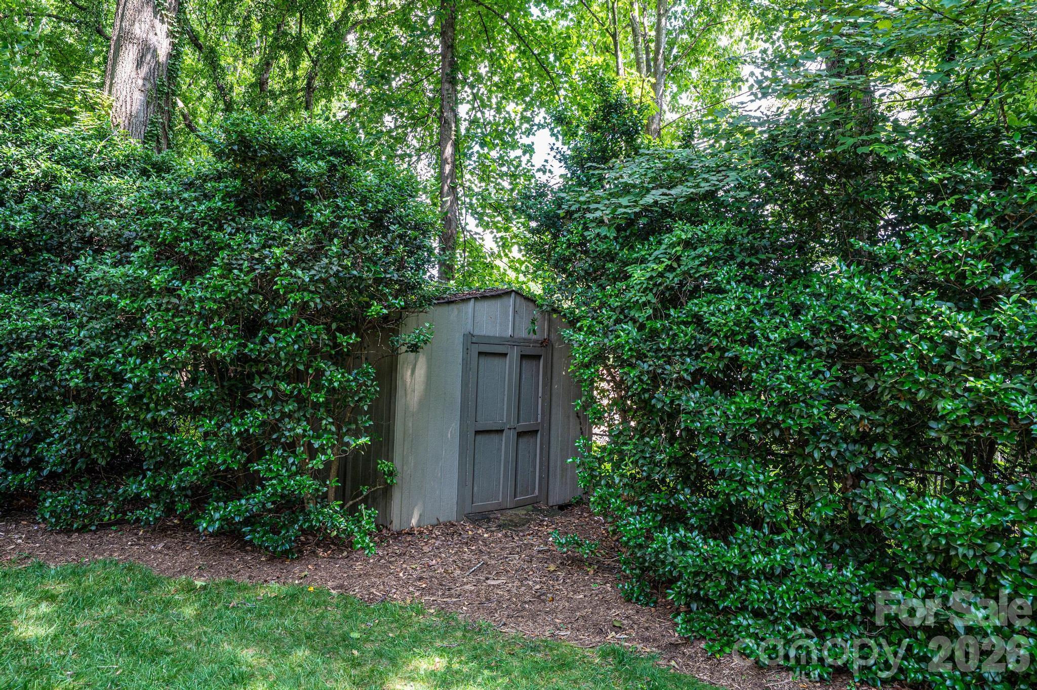 2028 10th Street Boulevard NW — Hickory