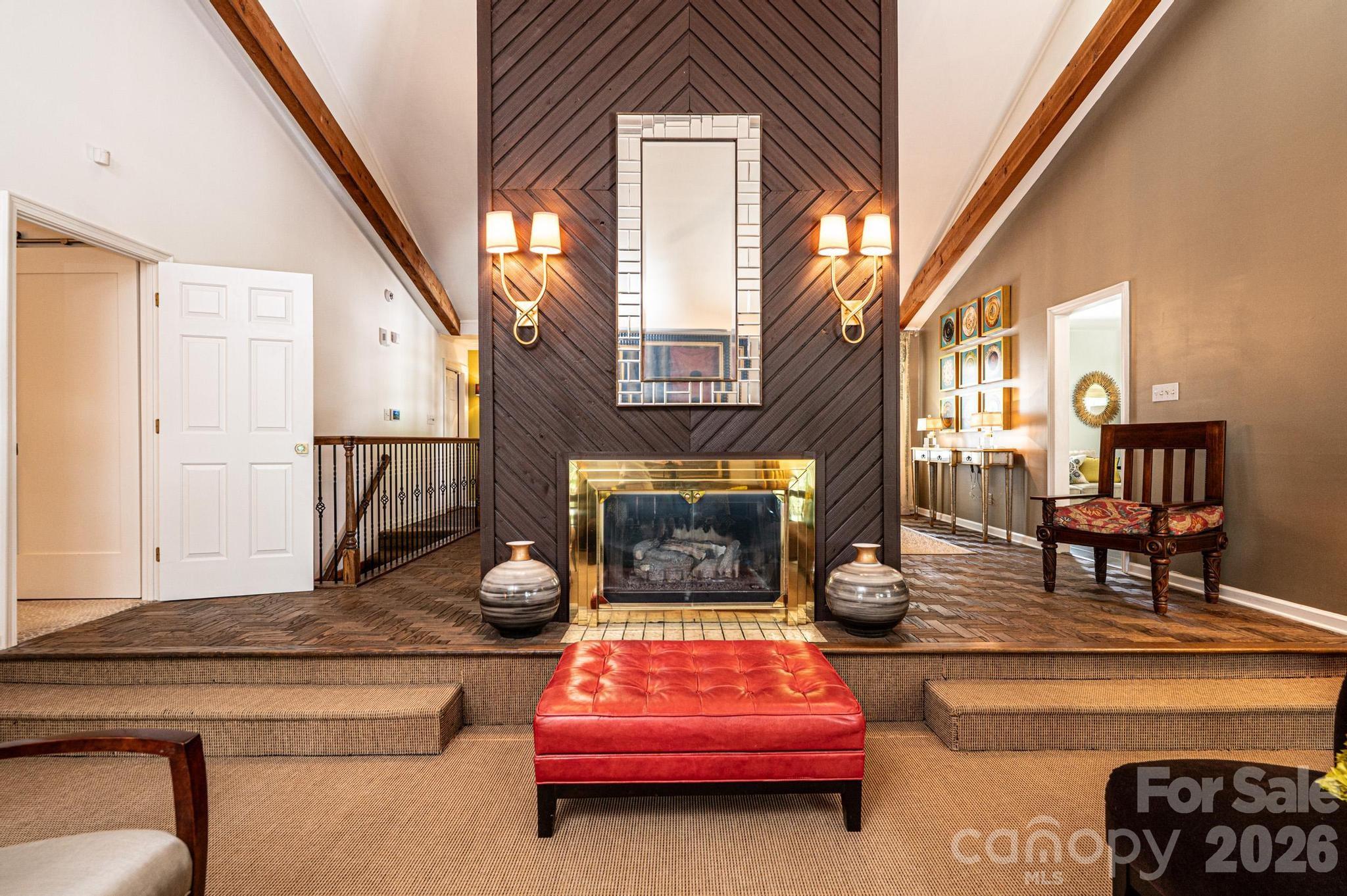 2028 10th Street Boulevard NW — Hickory