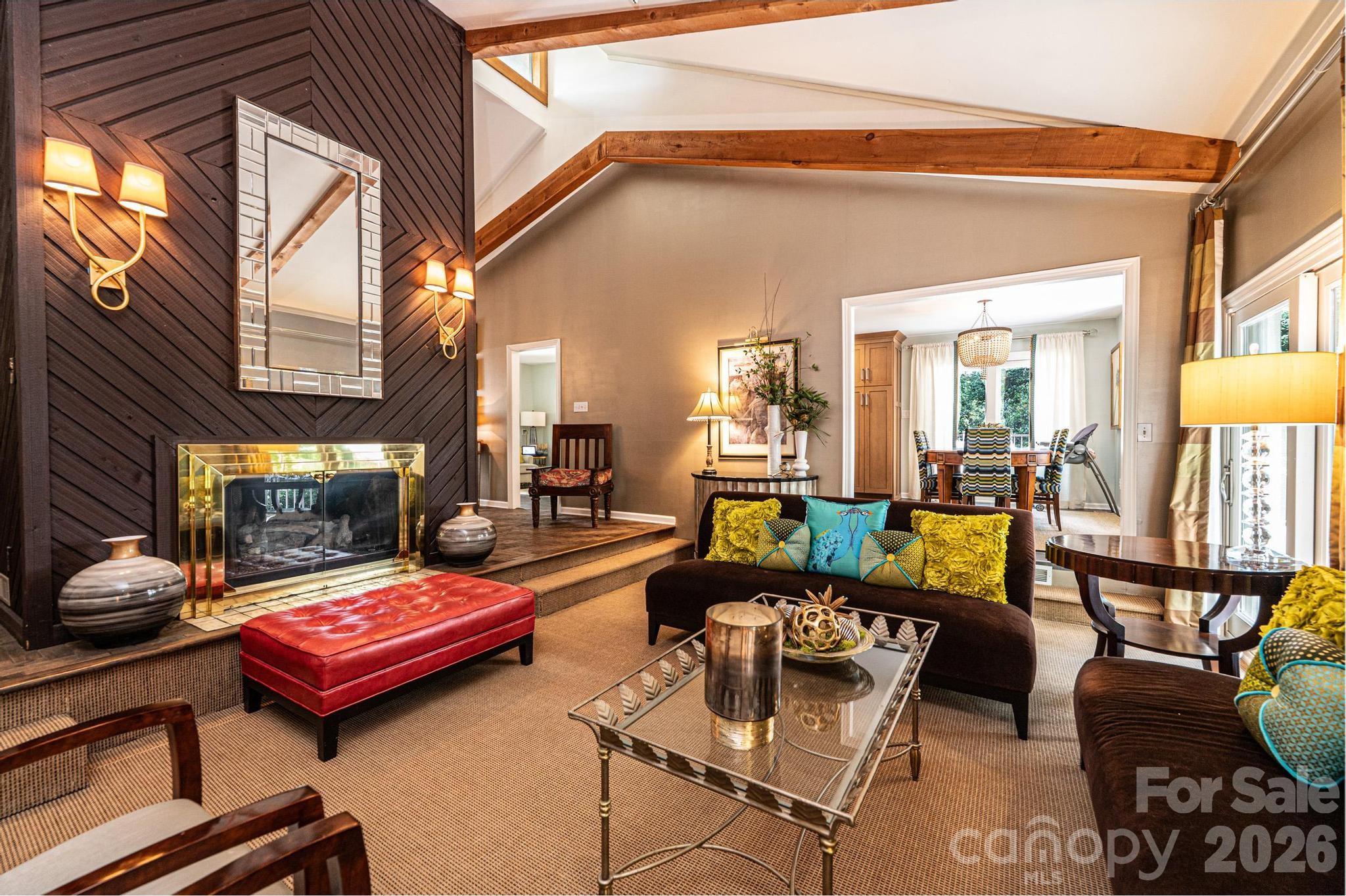 2028 10th Street Boulevard NW — Hickory