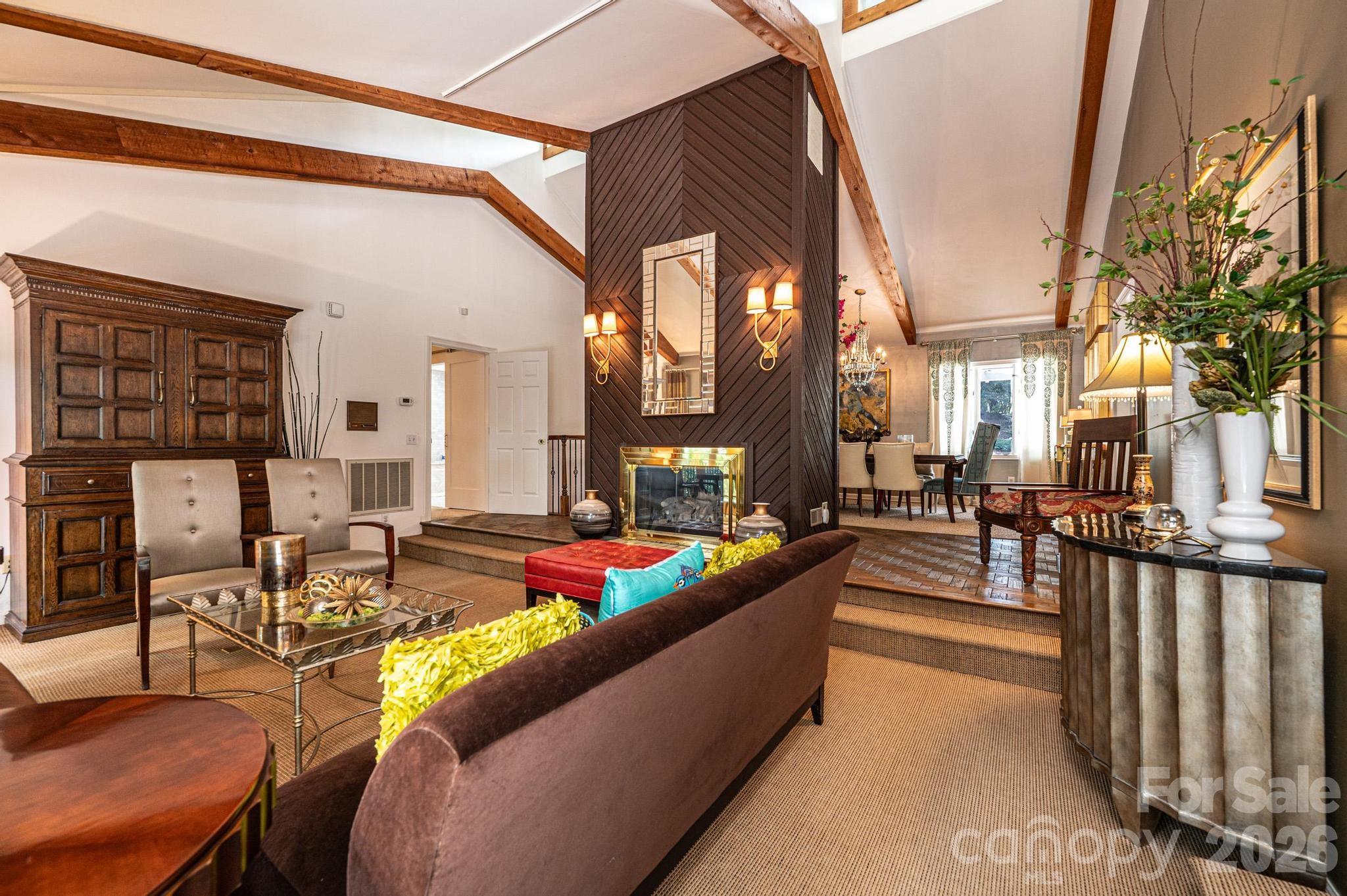 2028 10th Street Boulevard NW — Hickory