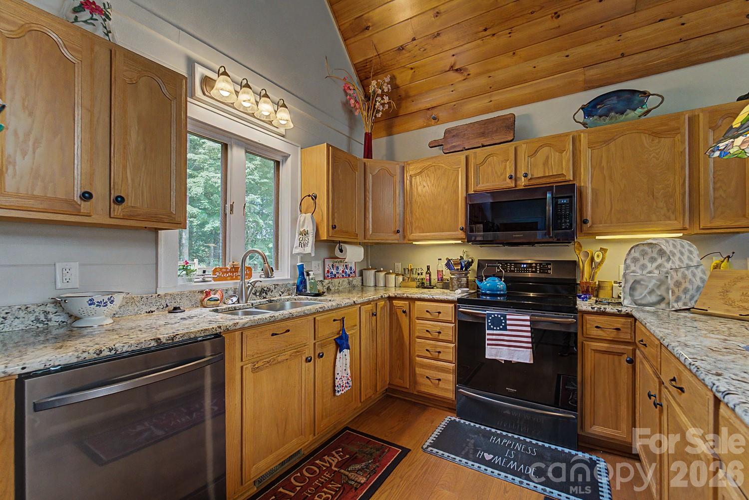 760 Woody Lane — Waynesville