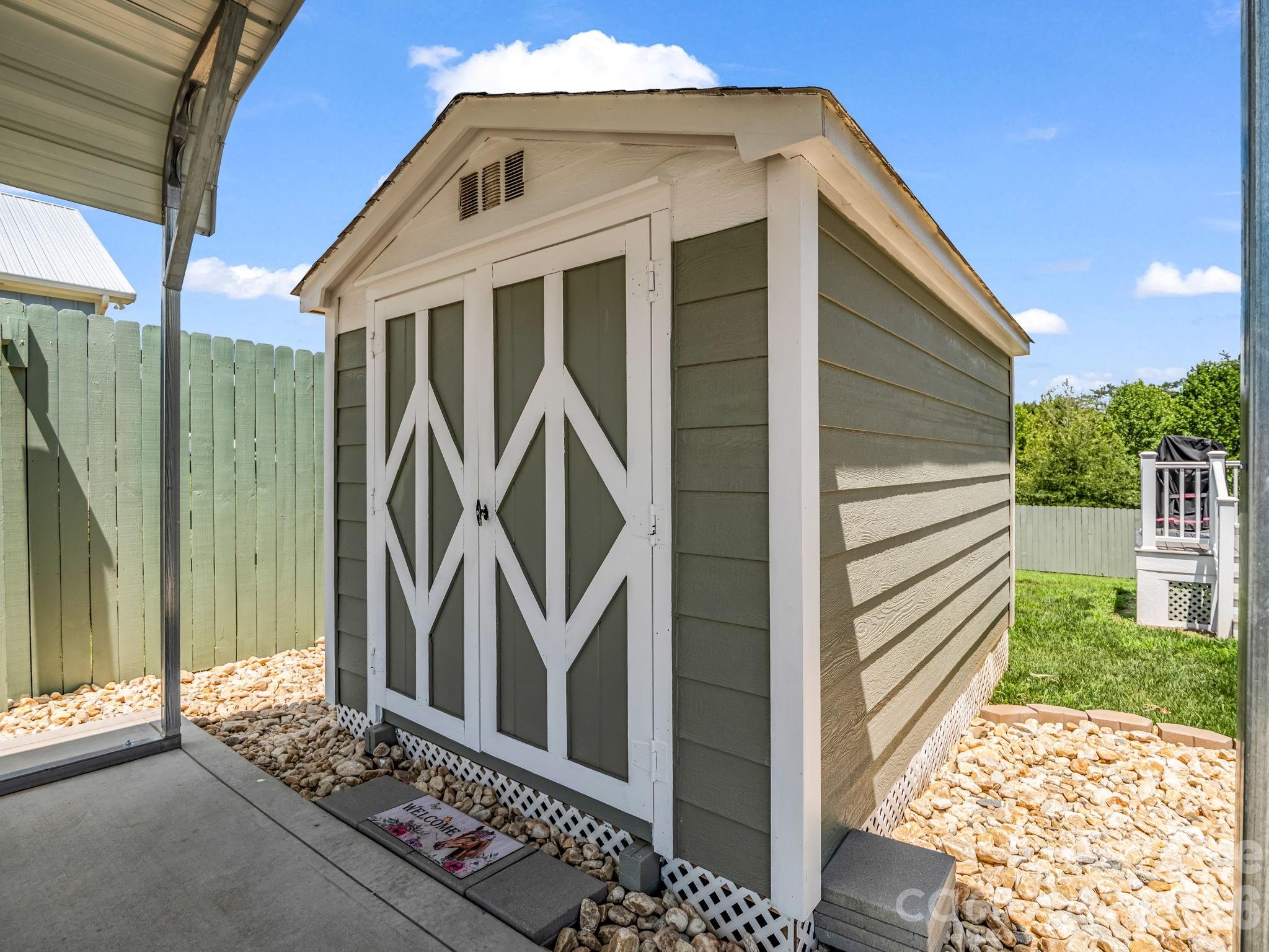 278 Right Prong Road — Ellenboro