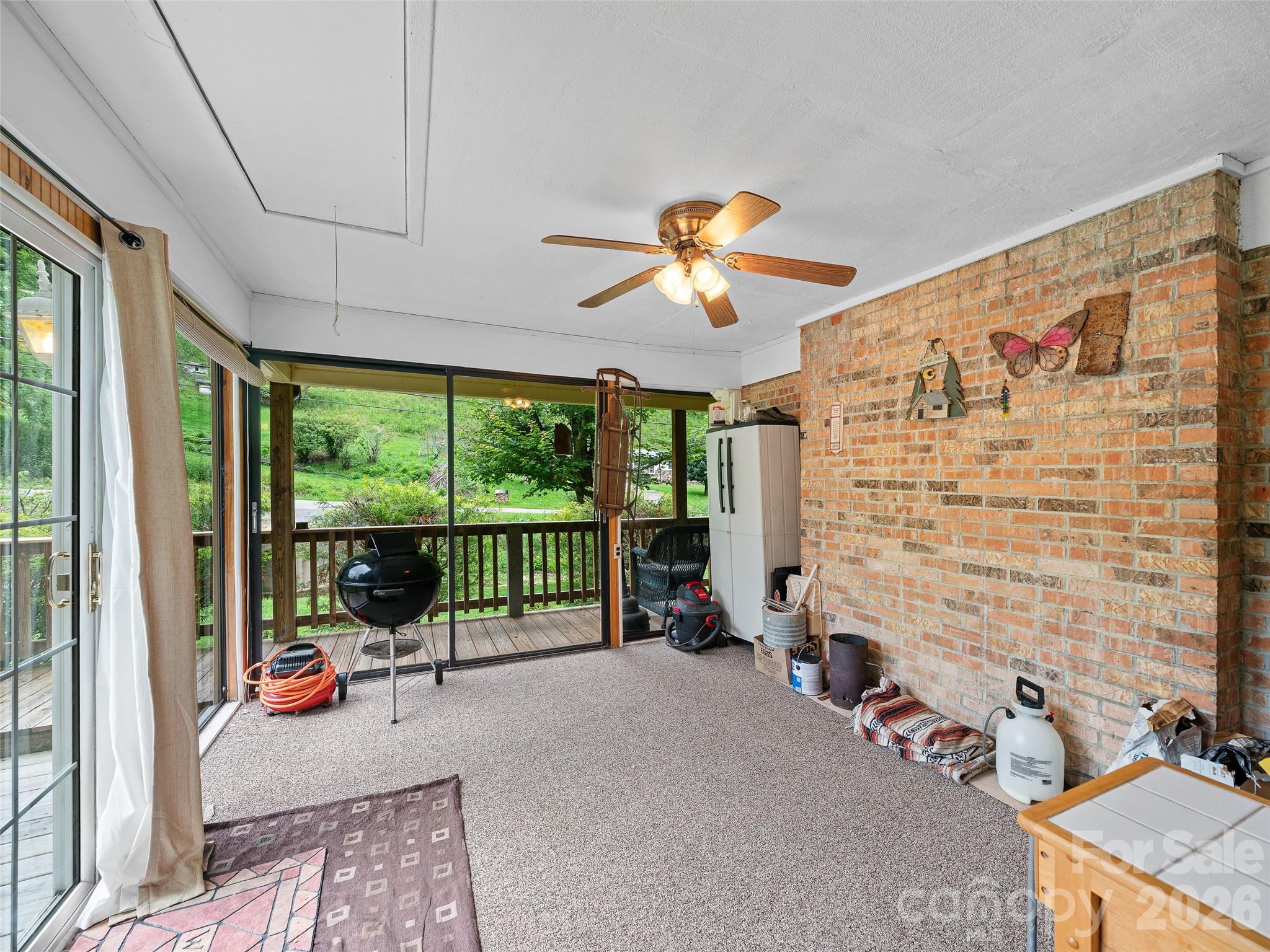 915 Little Creek Road — Burnsville