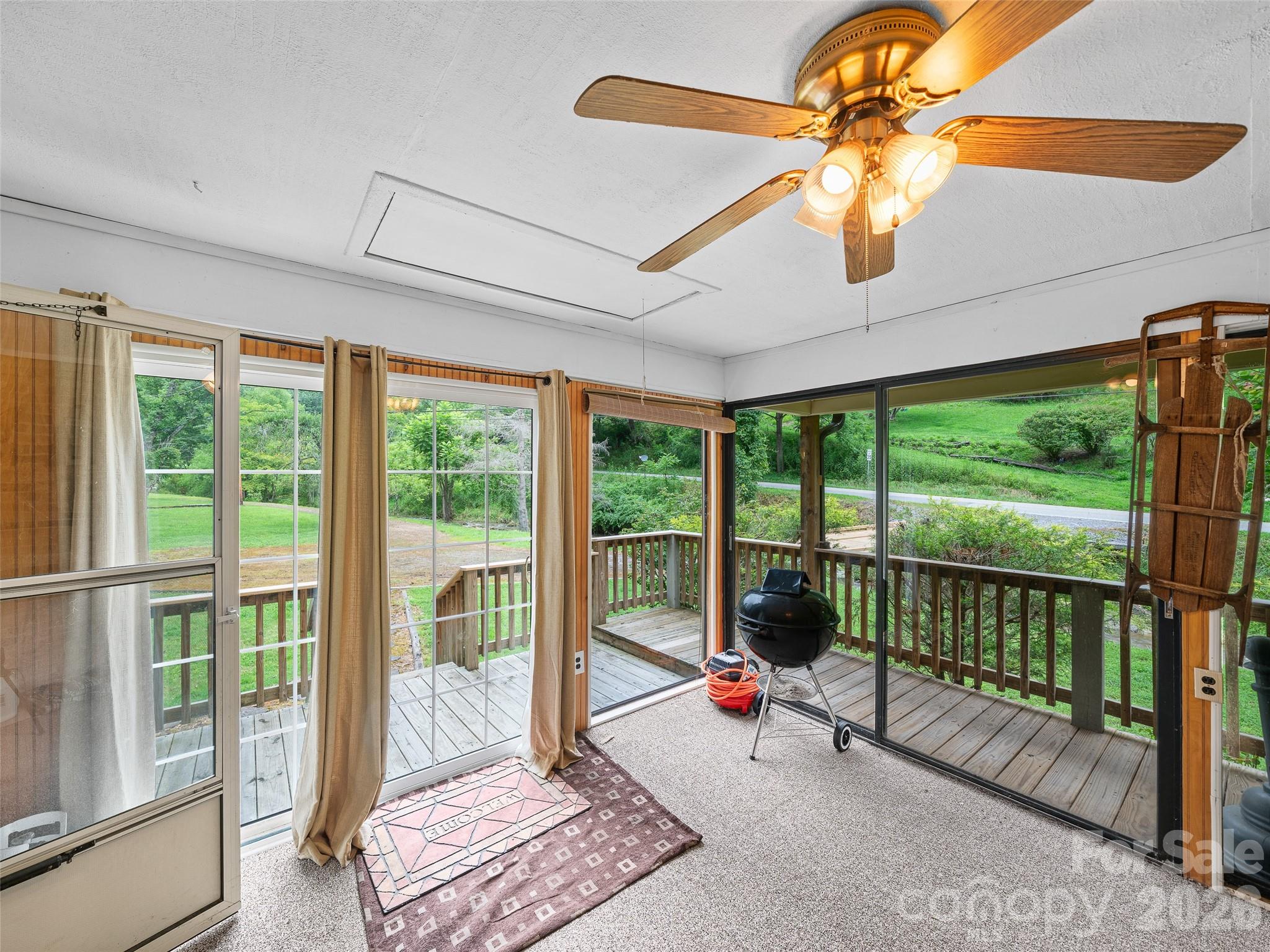 915 Little Creek Road — Burnsville