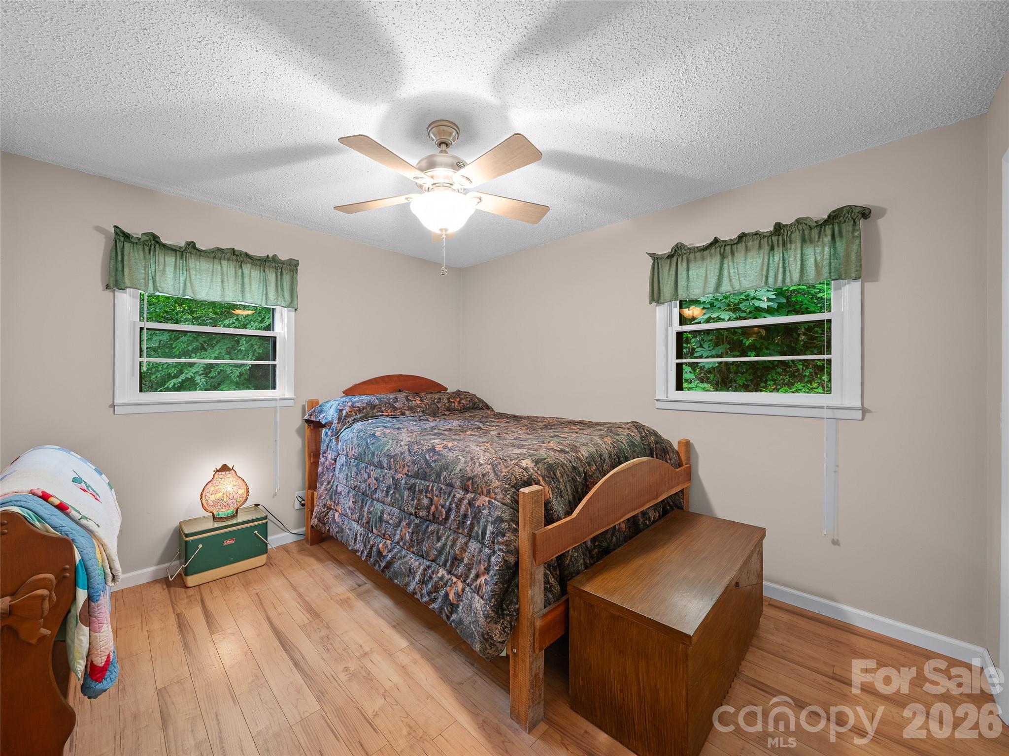 915 Little Creek Road — Burnsville