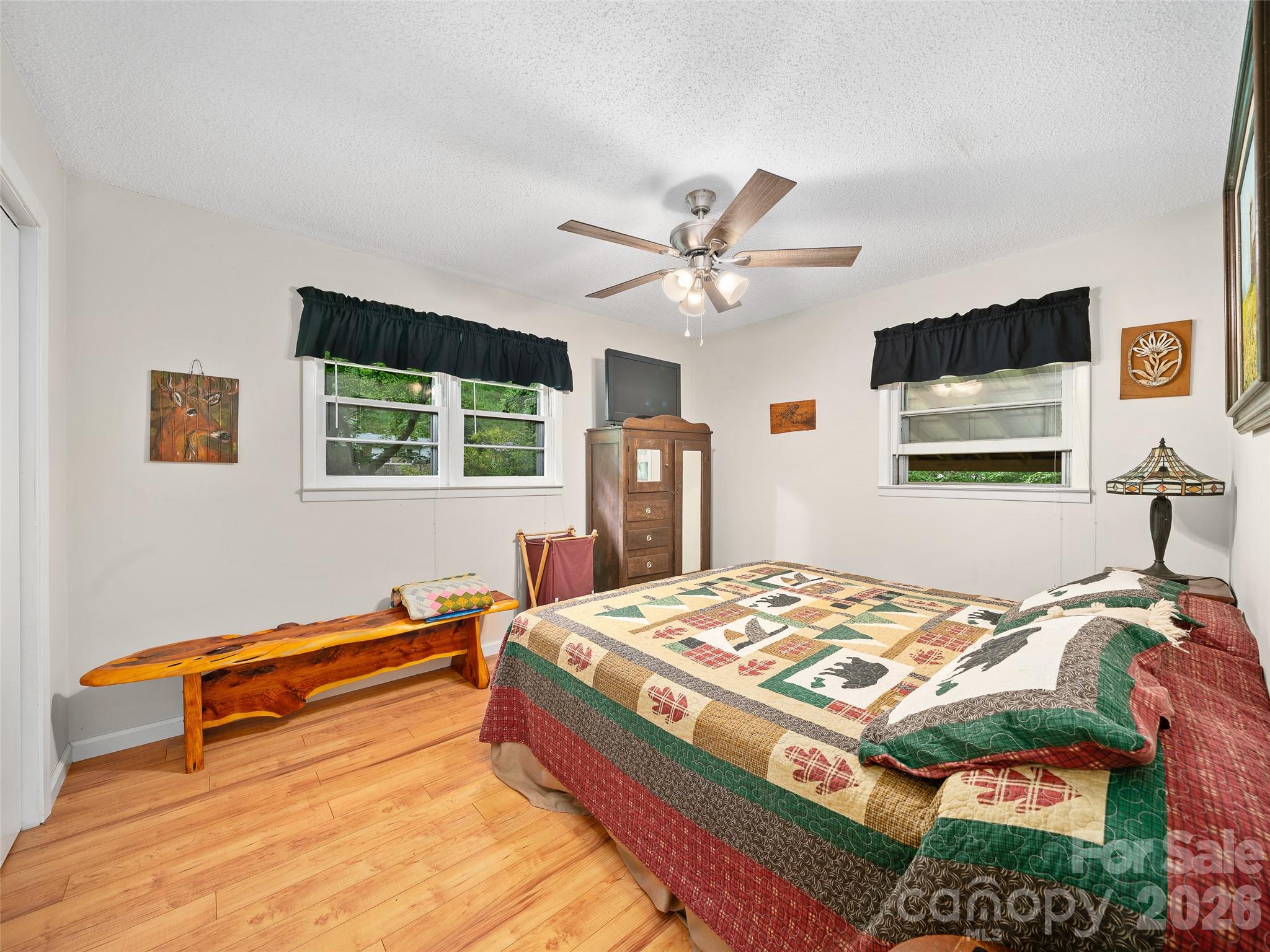 915 Little Creek Road — Burnsville
