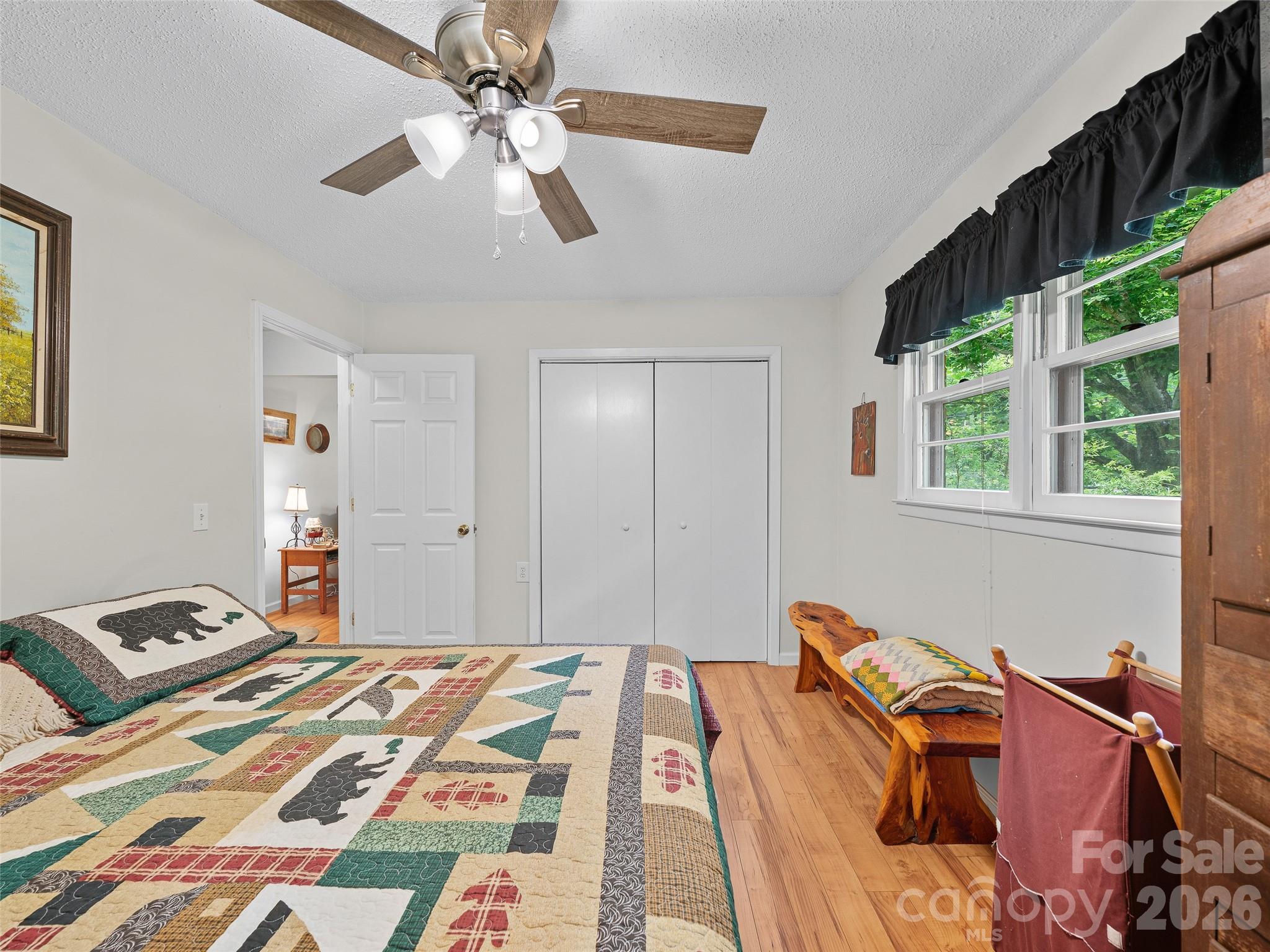 915 Little Creek Road — Burnsville