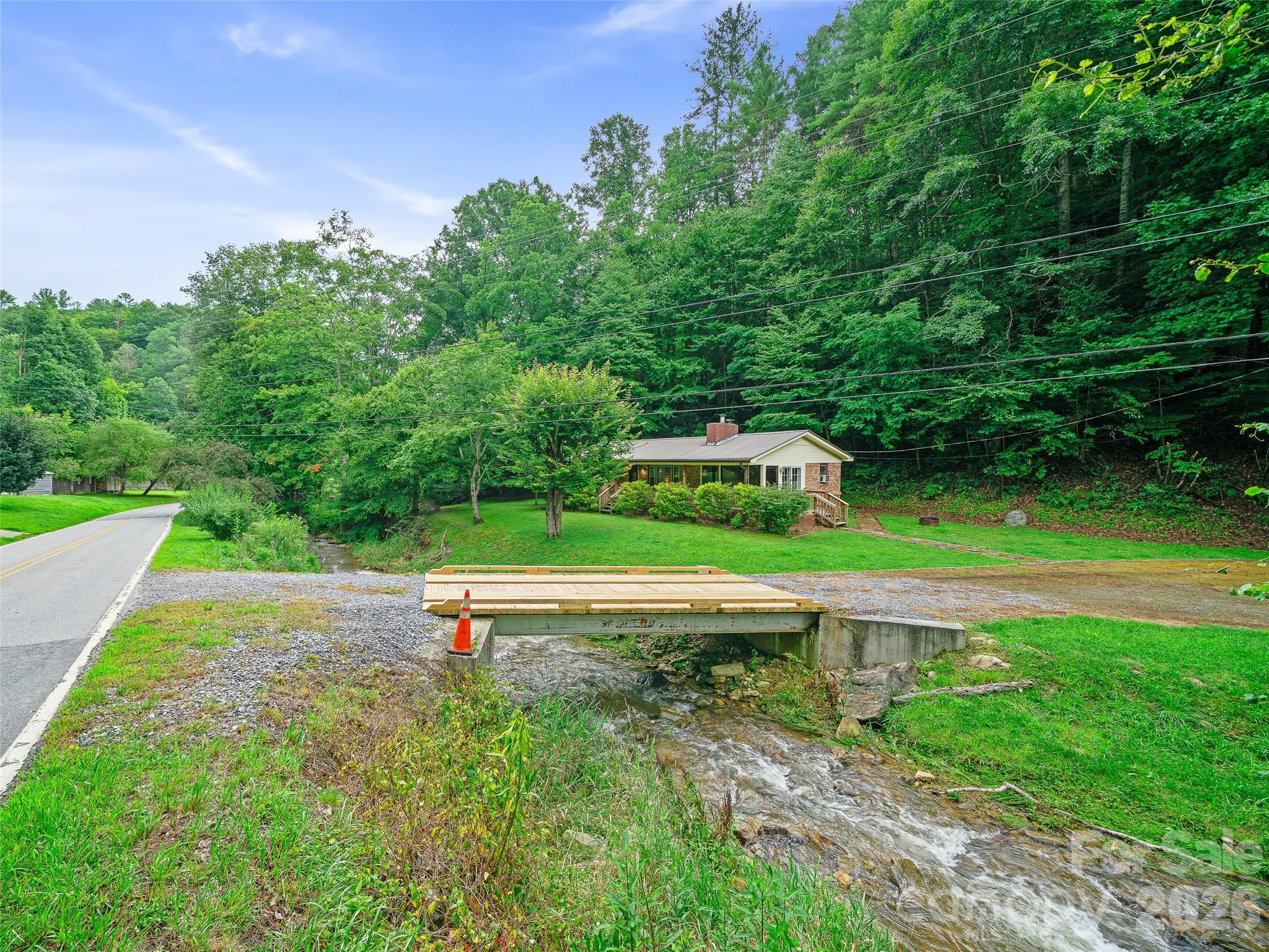 915 Little Creek Road — Burnsville