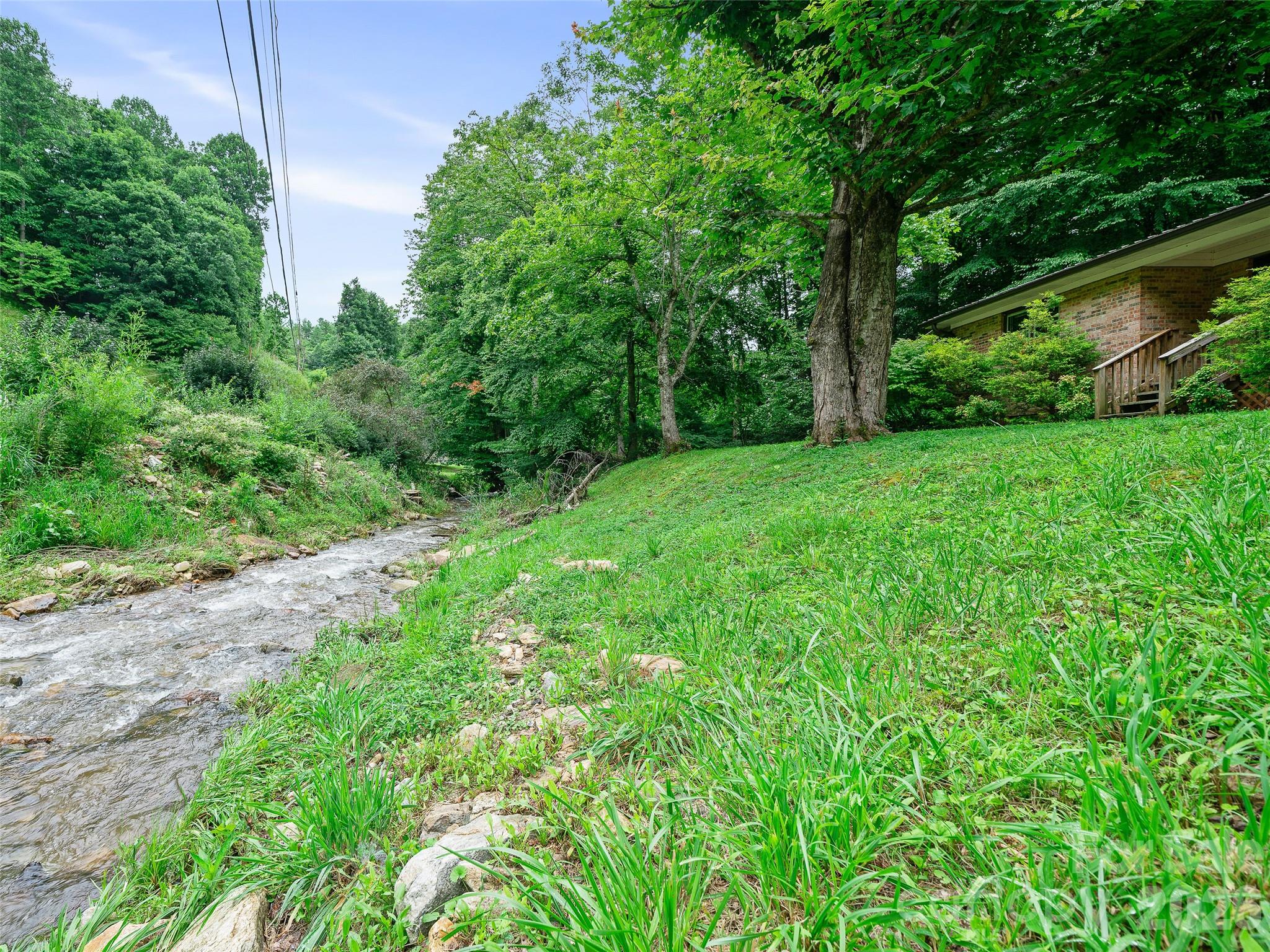 915 Little Creek Road — Burnsville