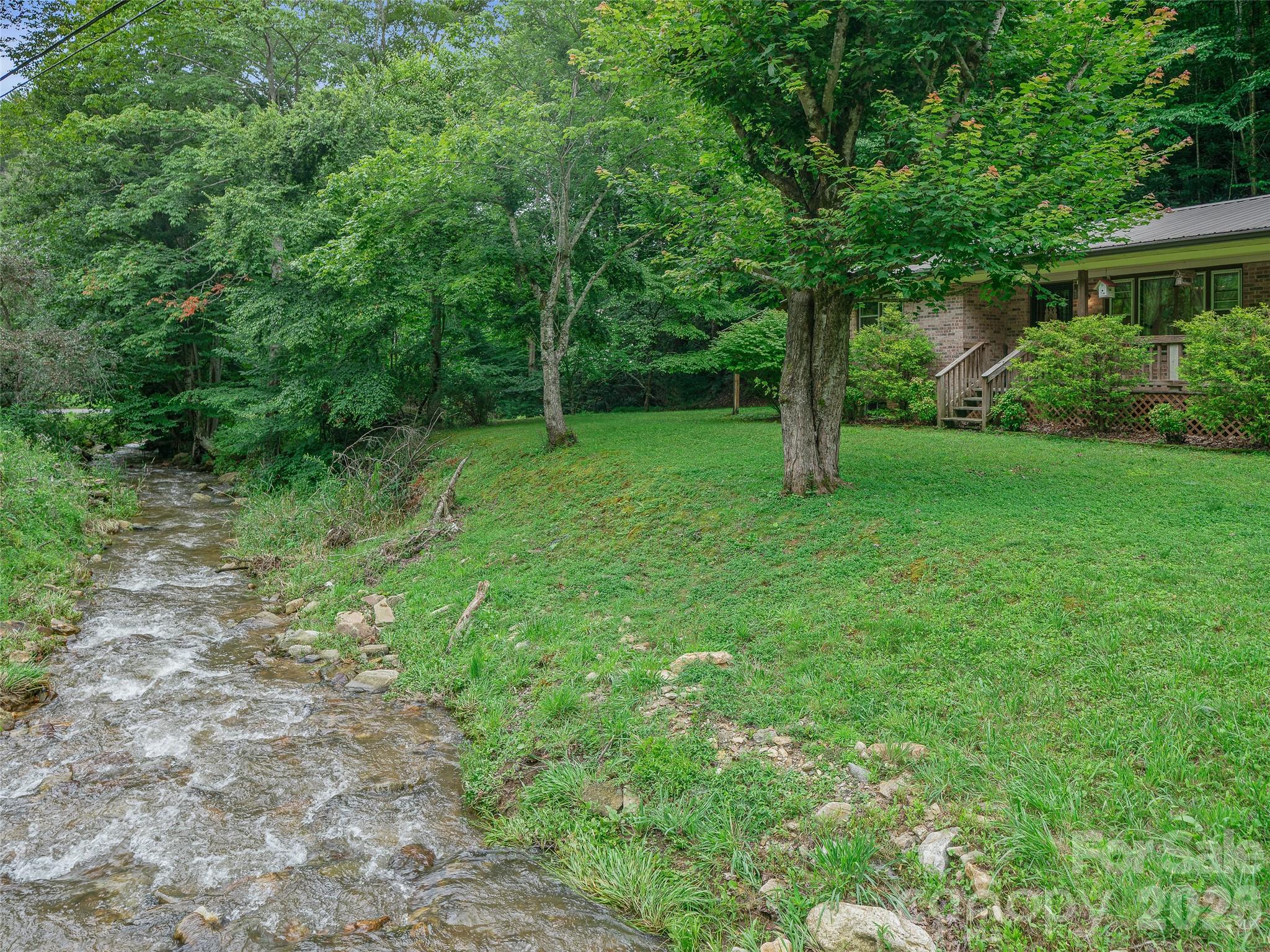 915 Little Creek Road — Burnsville