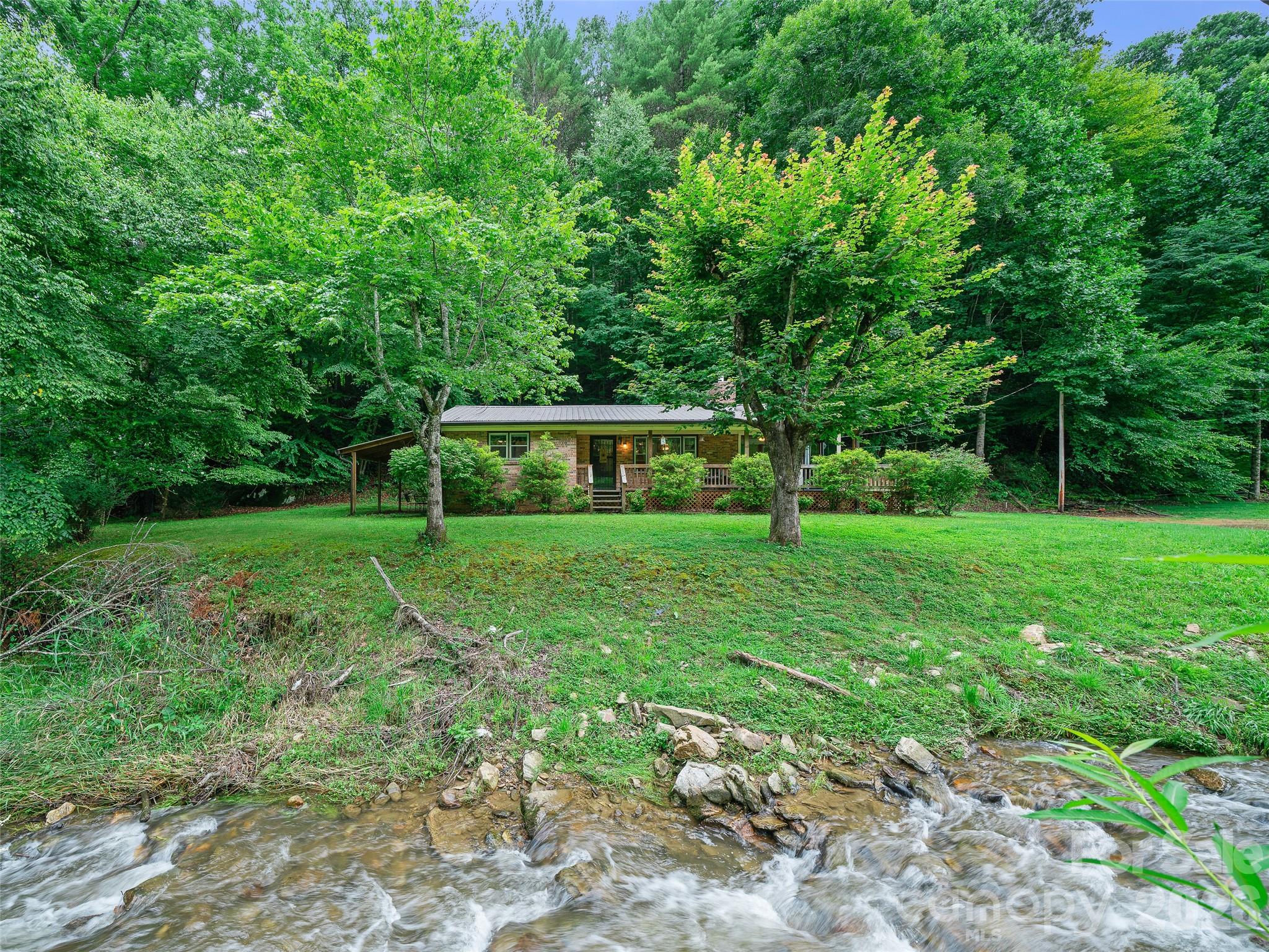 915 Little Creek Road — Burnsville