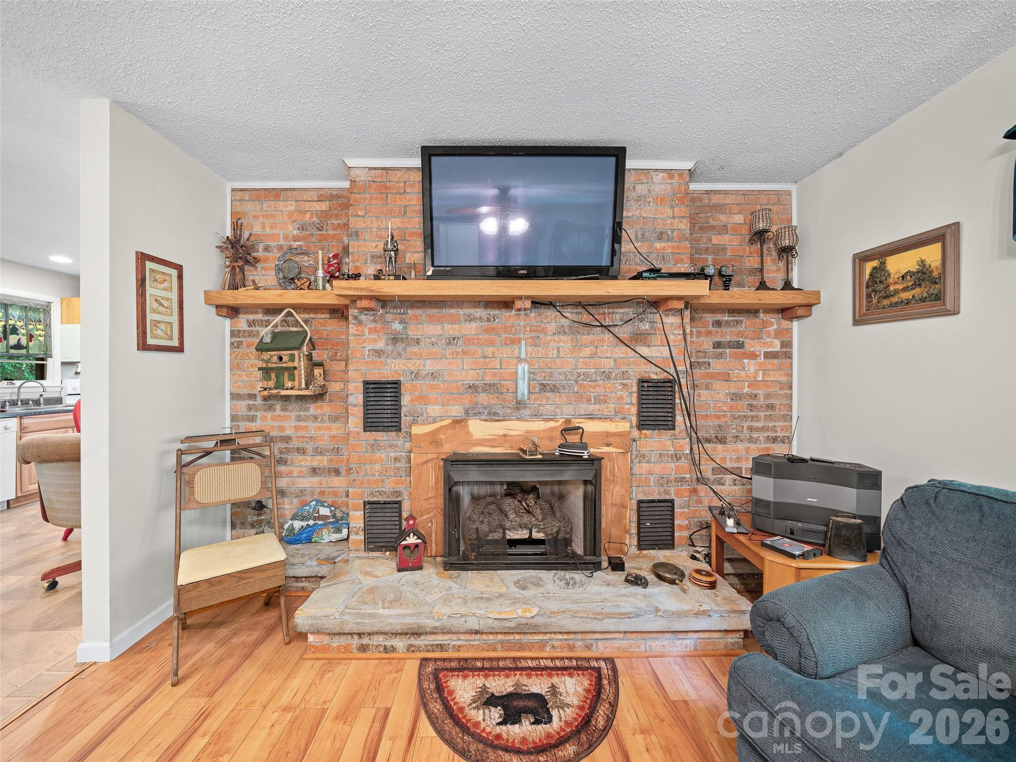 915 Little Creek Road — Burnsville