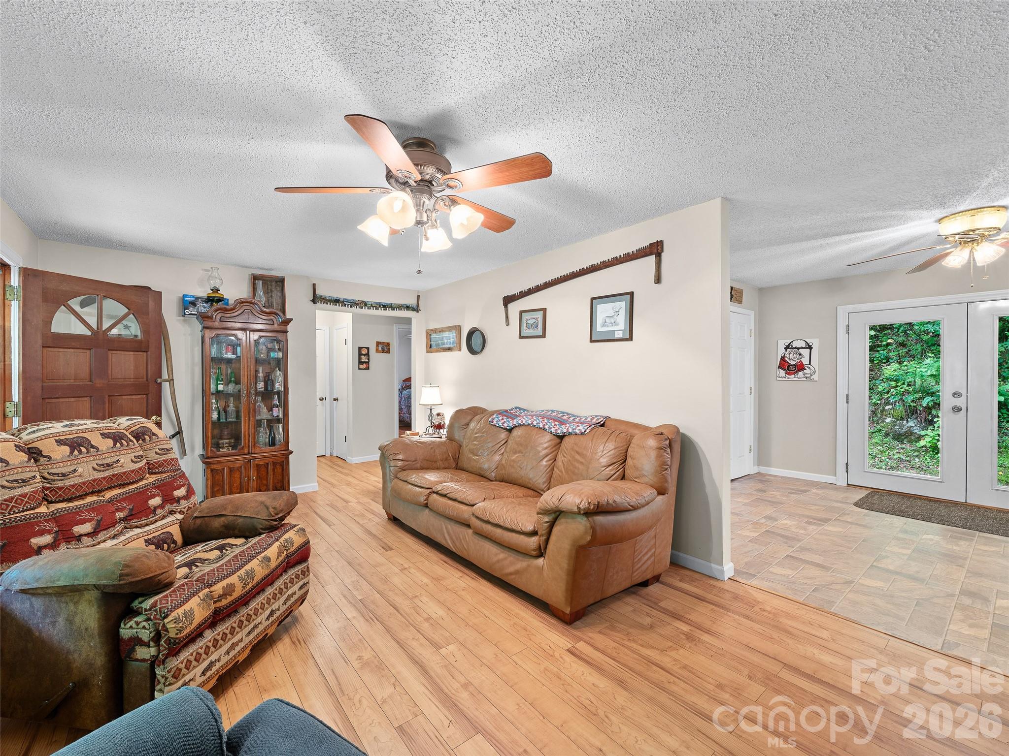915 Little Creek Road — Burnsville