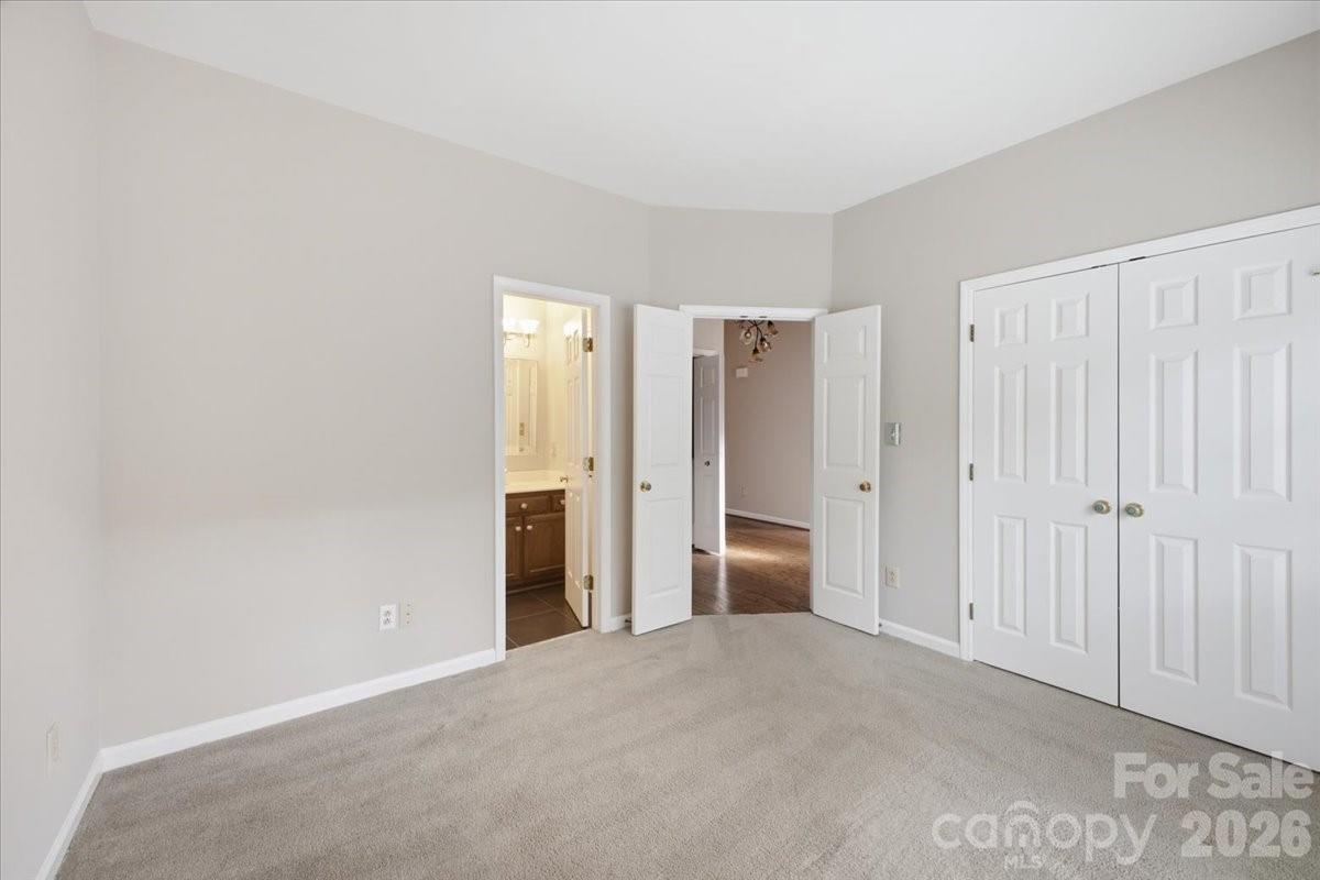 5909 Fitzwilliams Lane — Charlotte