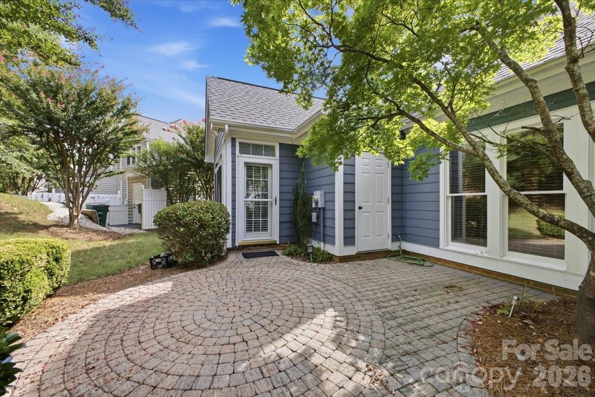 5909 Fitzwilliams Lane — Charlotte