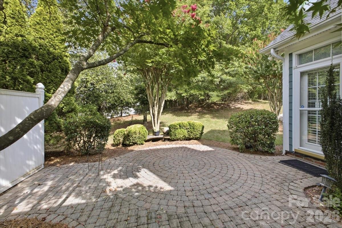5909 Fitzwilliams Lane — Charlotte