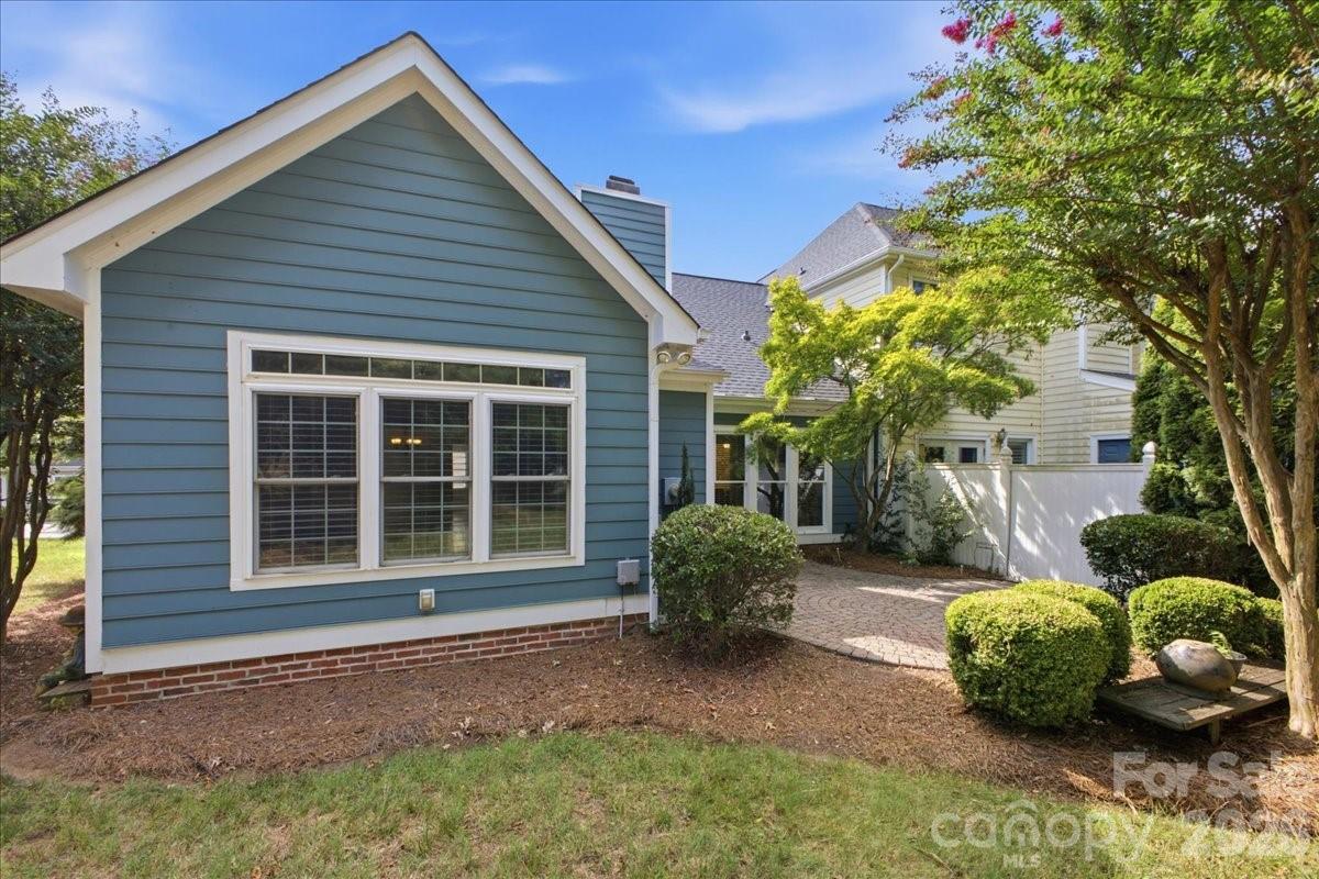 5909 Fitzwilliams Lane — Charlotte