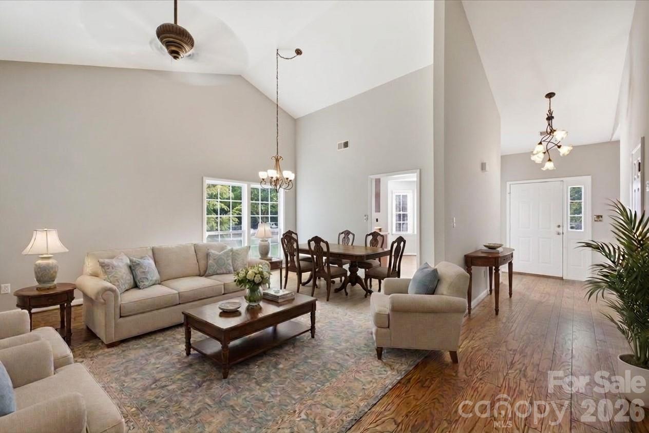 5909 Fitzwilliams Lane — Charlotte