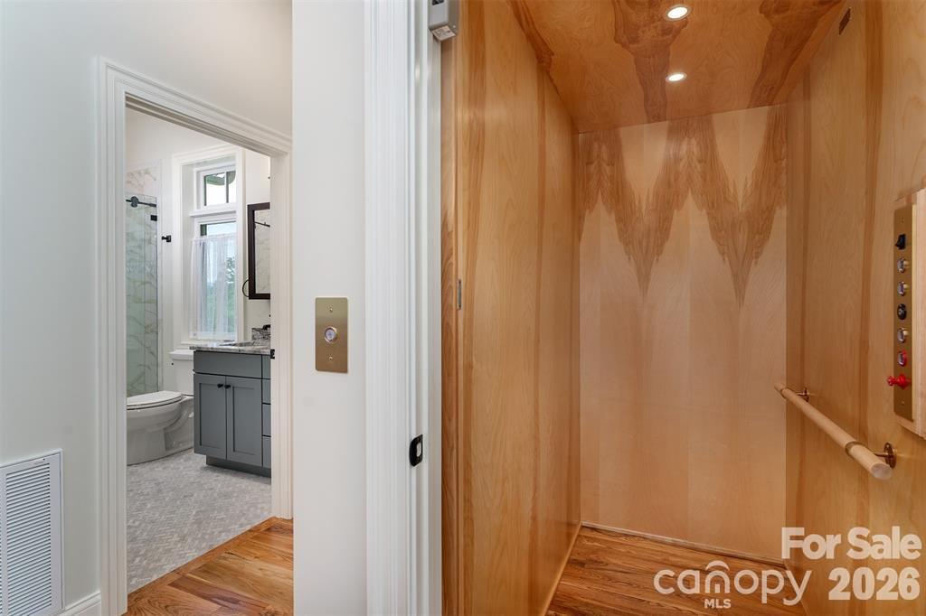 326 Golden Valley Drive — Hendersonville