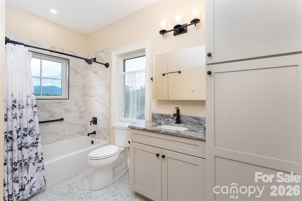 326 Golden Valley Drive — Hendersonville