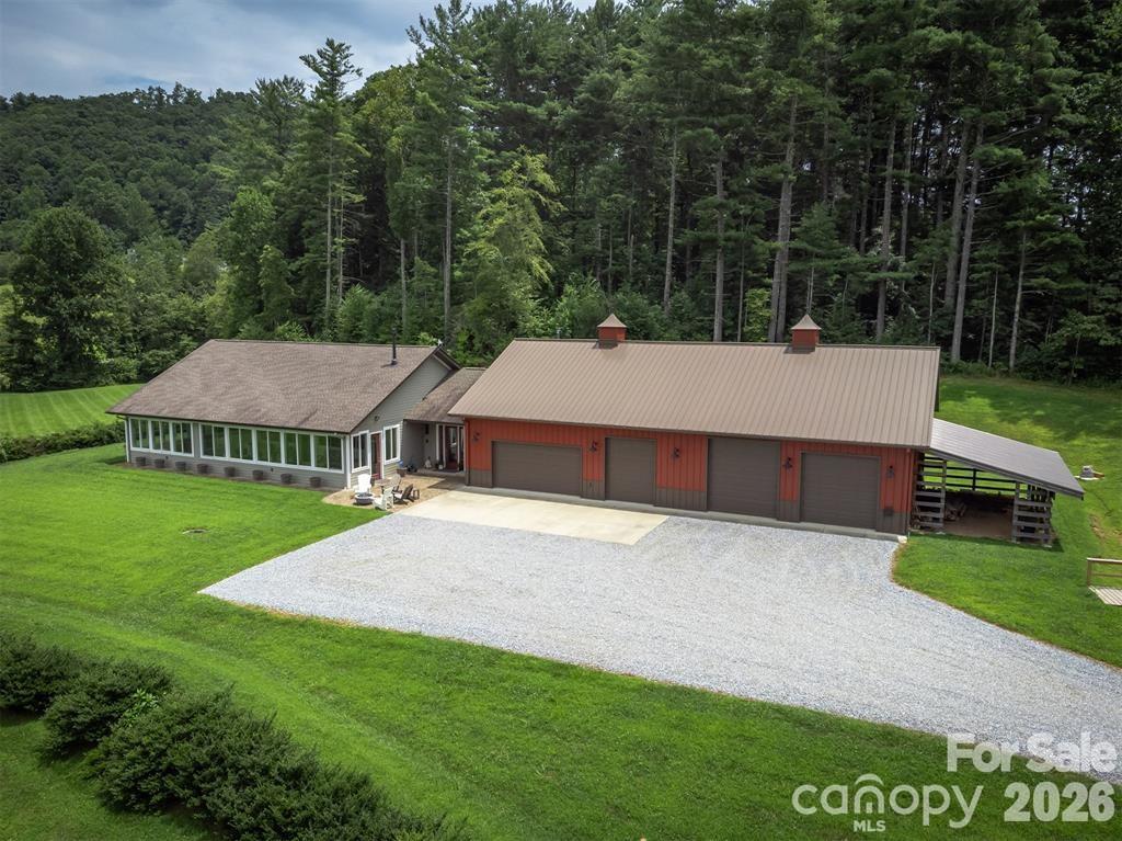 326 Golden Valley Drive — Hendersonville