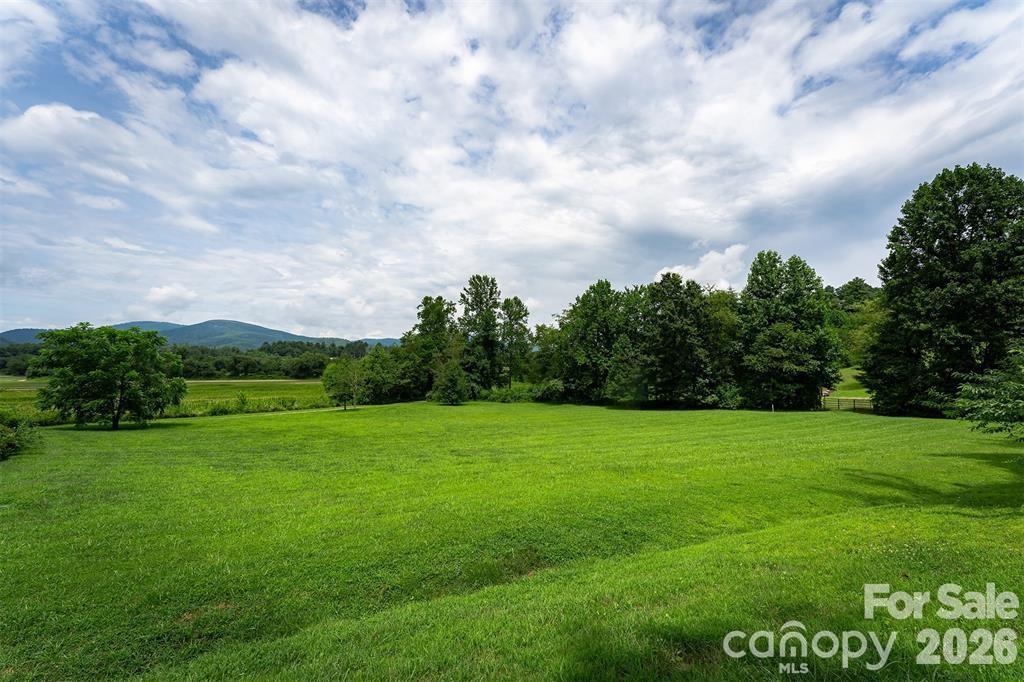 326 Golden Valley Drive — Hendersonville
