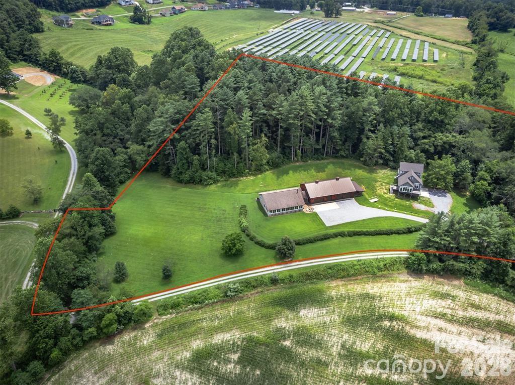 326 Golden Valley Drive — Hendersonville