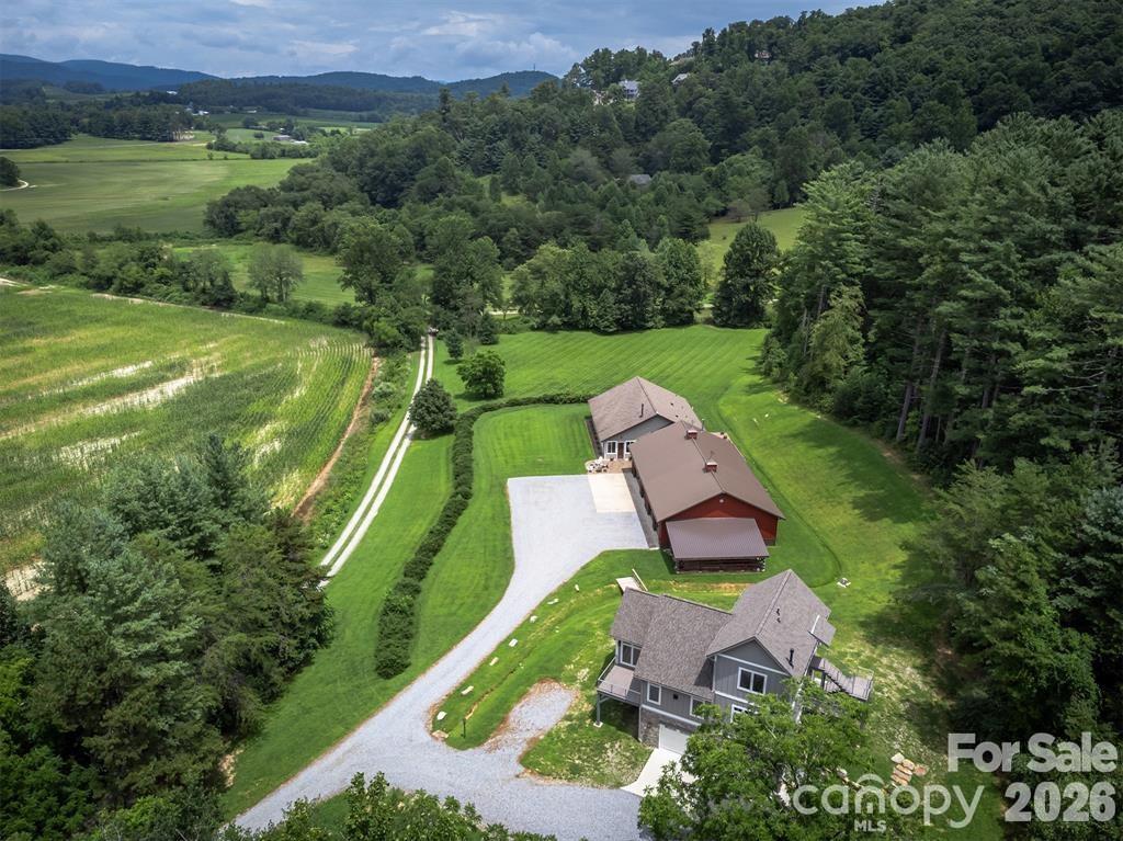 326 Golden Valley Drive — Hendersonville
