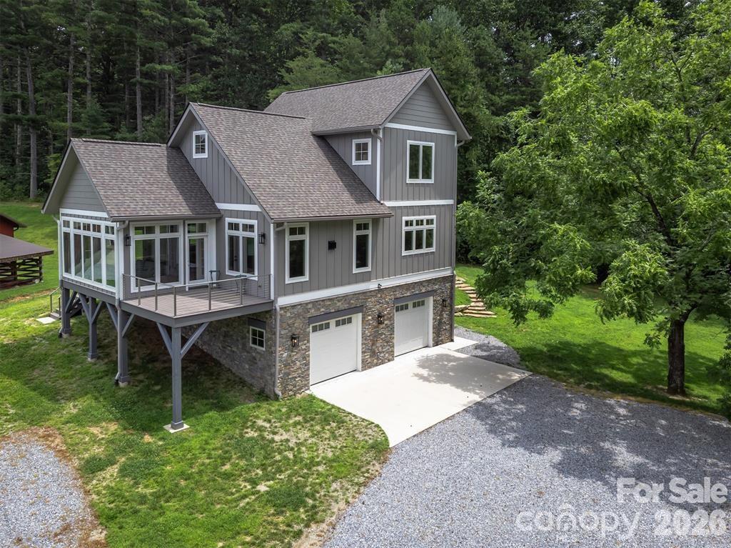 326 Golden Valley Drive — Hendersonville