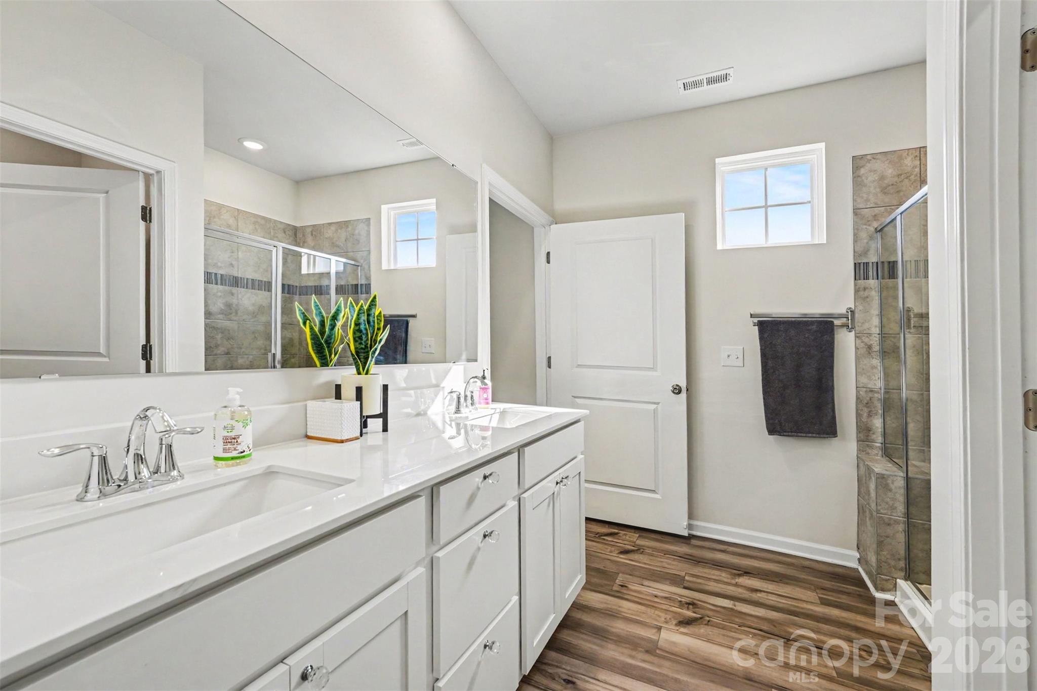 5192 Duck Lane — Catawba