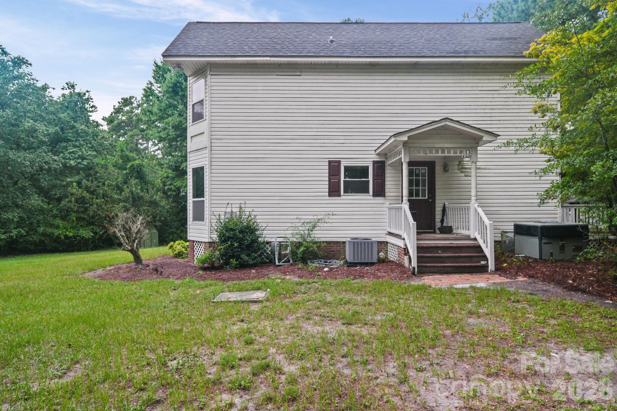 261 Lakeside Drive — Hartsville