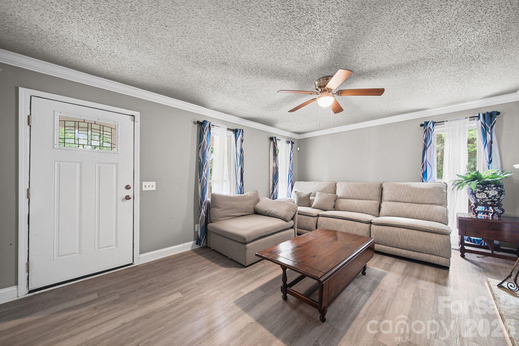 261 Lakeside Drive — Hartsville