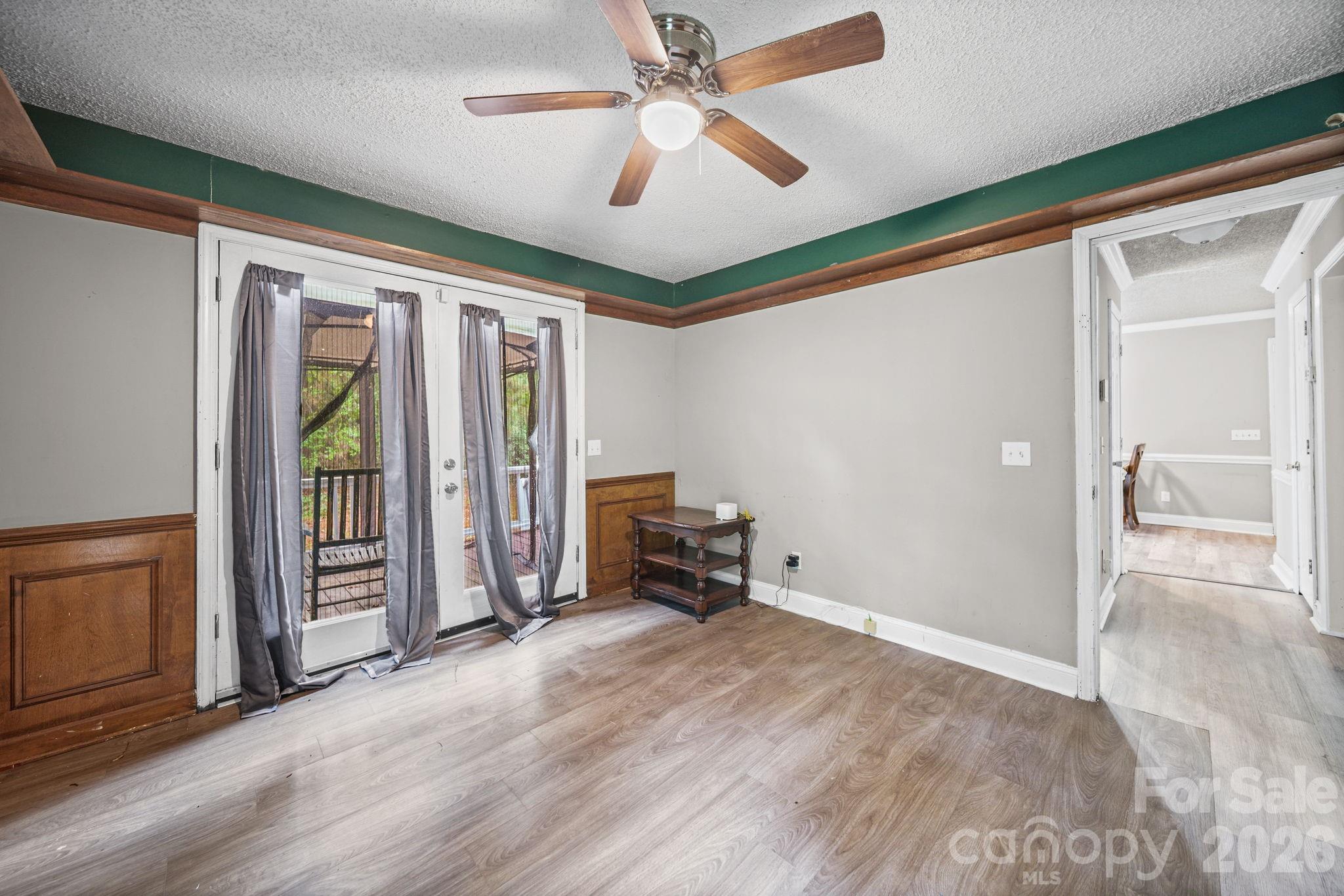 261 Lakeside Drive — Hartsville