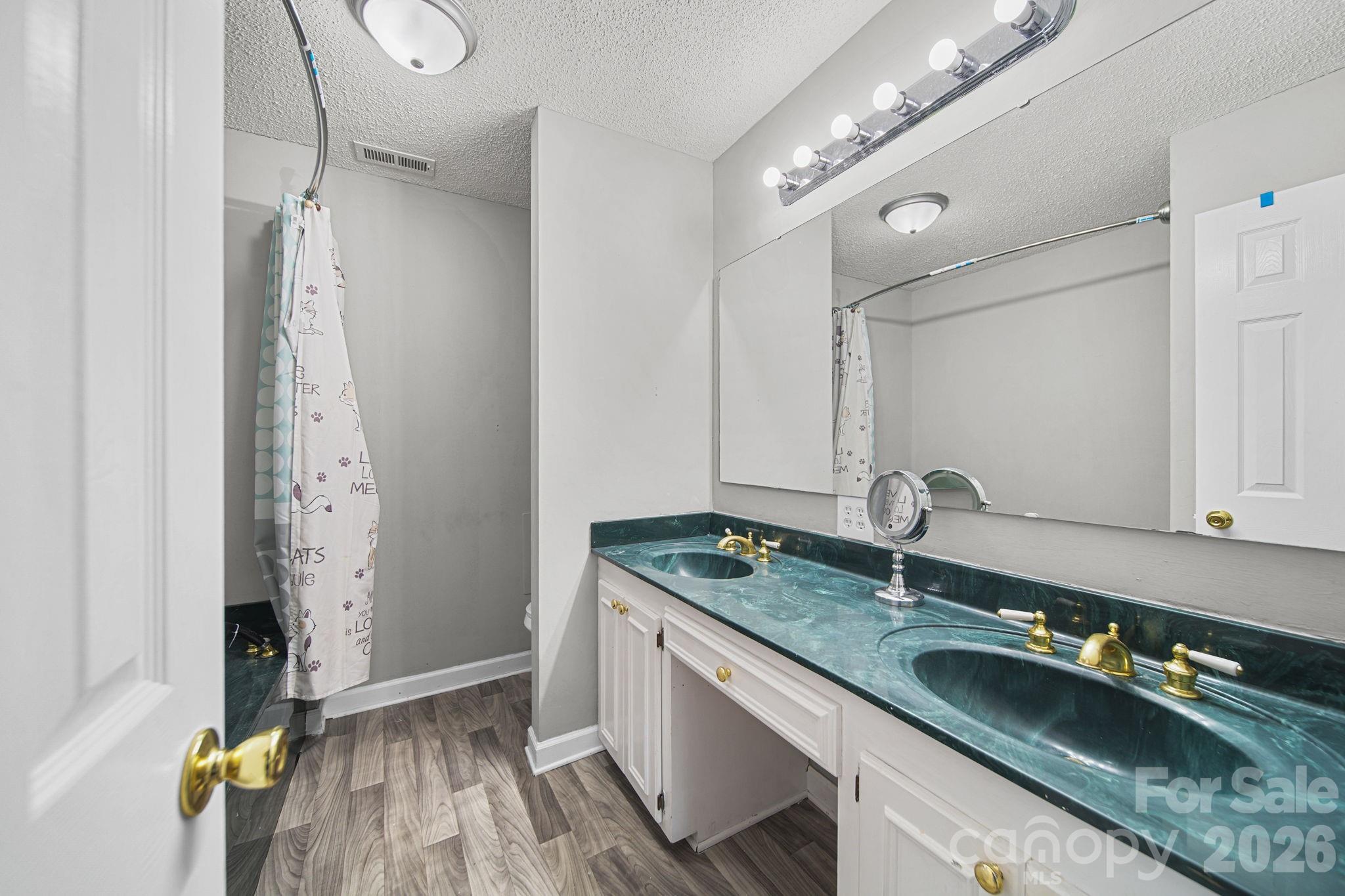 261 Lakeside Drive — Hartsville