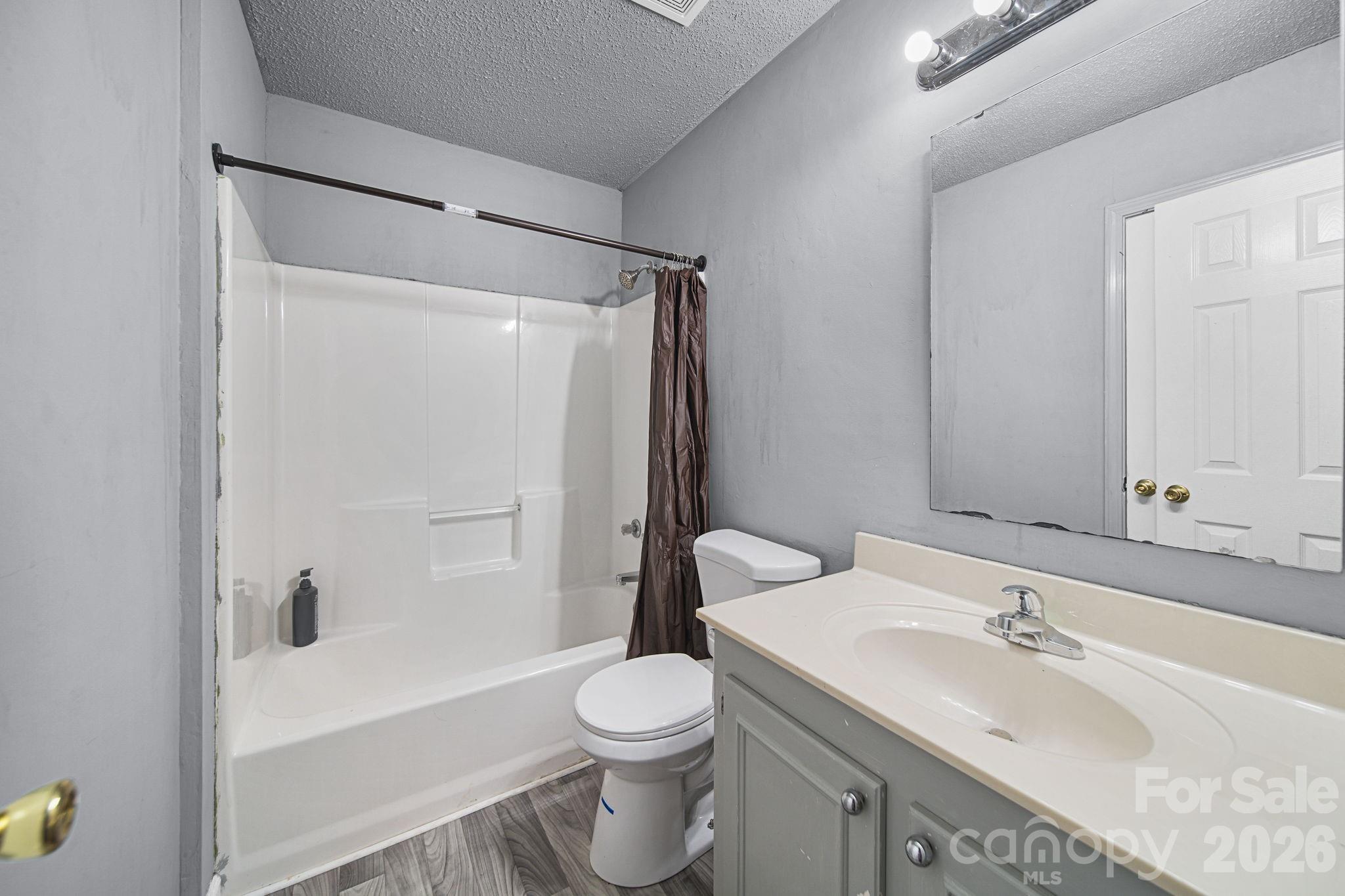 261 Lakeside Drive — Hartsville