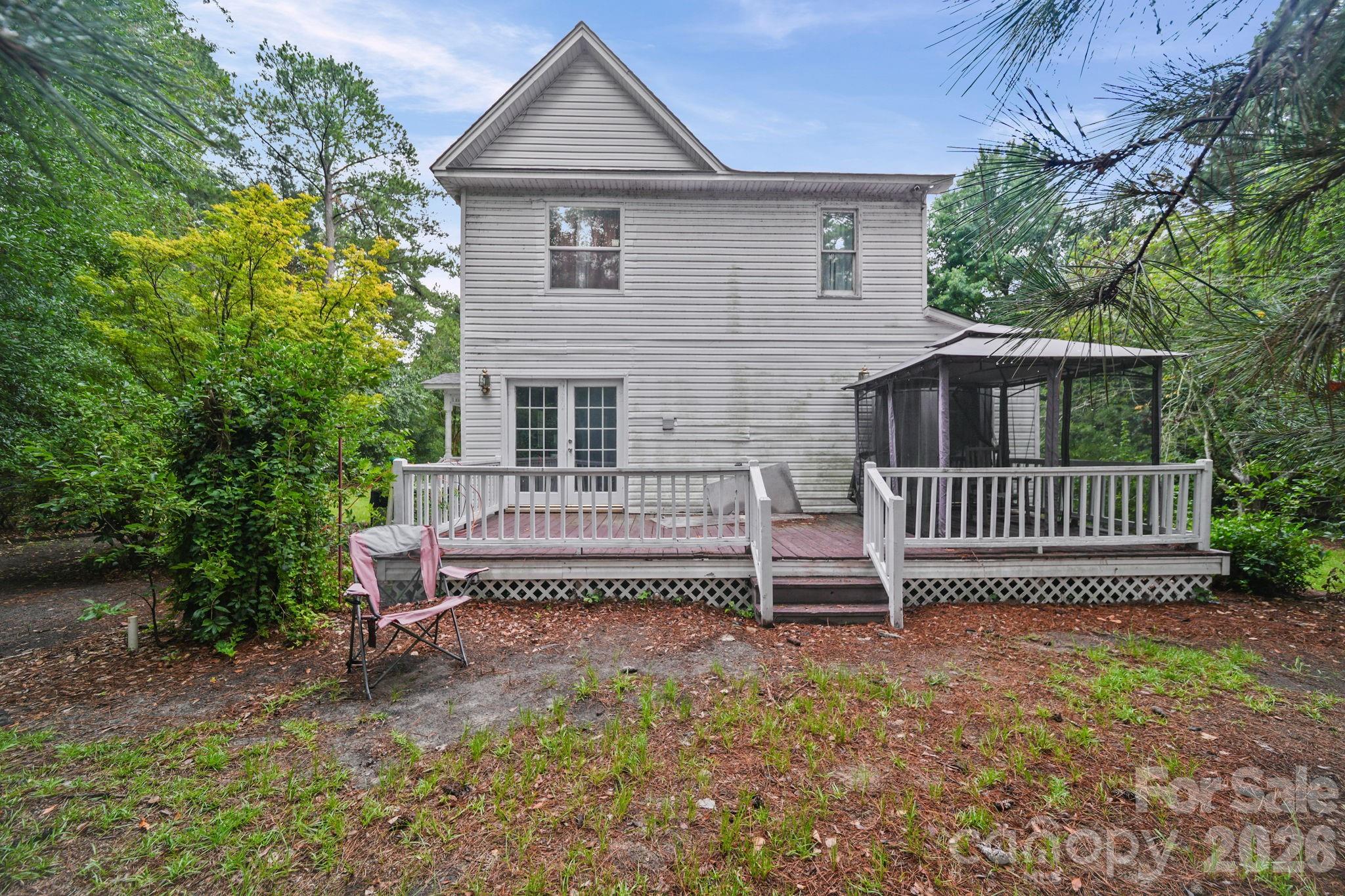 261 Lakeside Drive — Hartsville